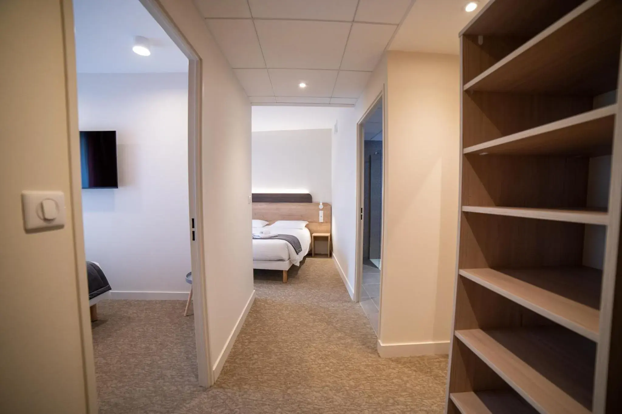 Family Room with Shower in Hôtel - Restaurant Le MITIGANA Family Room with Shower in Hôtel - Restaurant Le MITIGANA