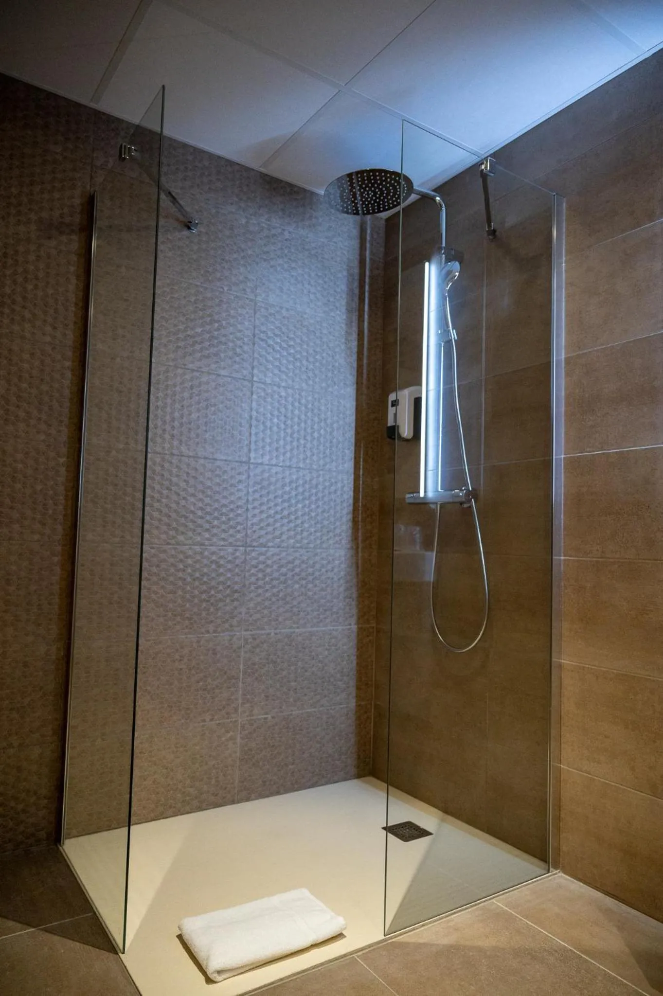 Bathroom in Hôtel - Restaurant Le MITIGANA