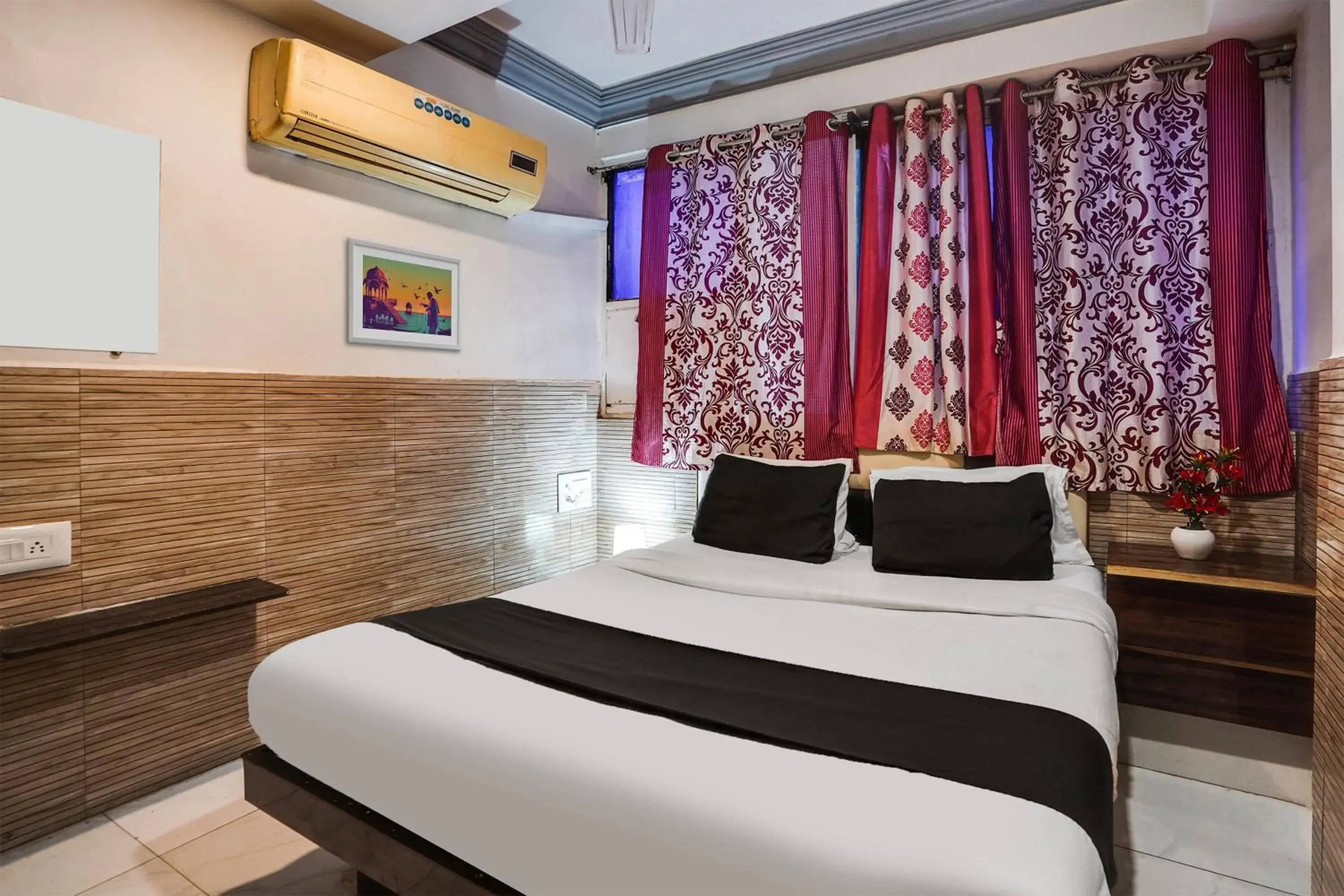 Small Double Room - single occupancy in Hotel O Kanchan Palace Small Double Room - single occupancy in Hotel O Kanchan Palace