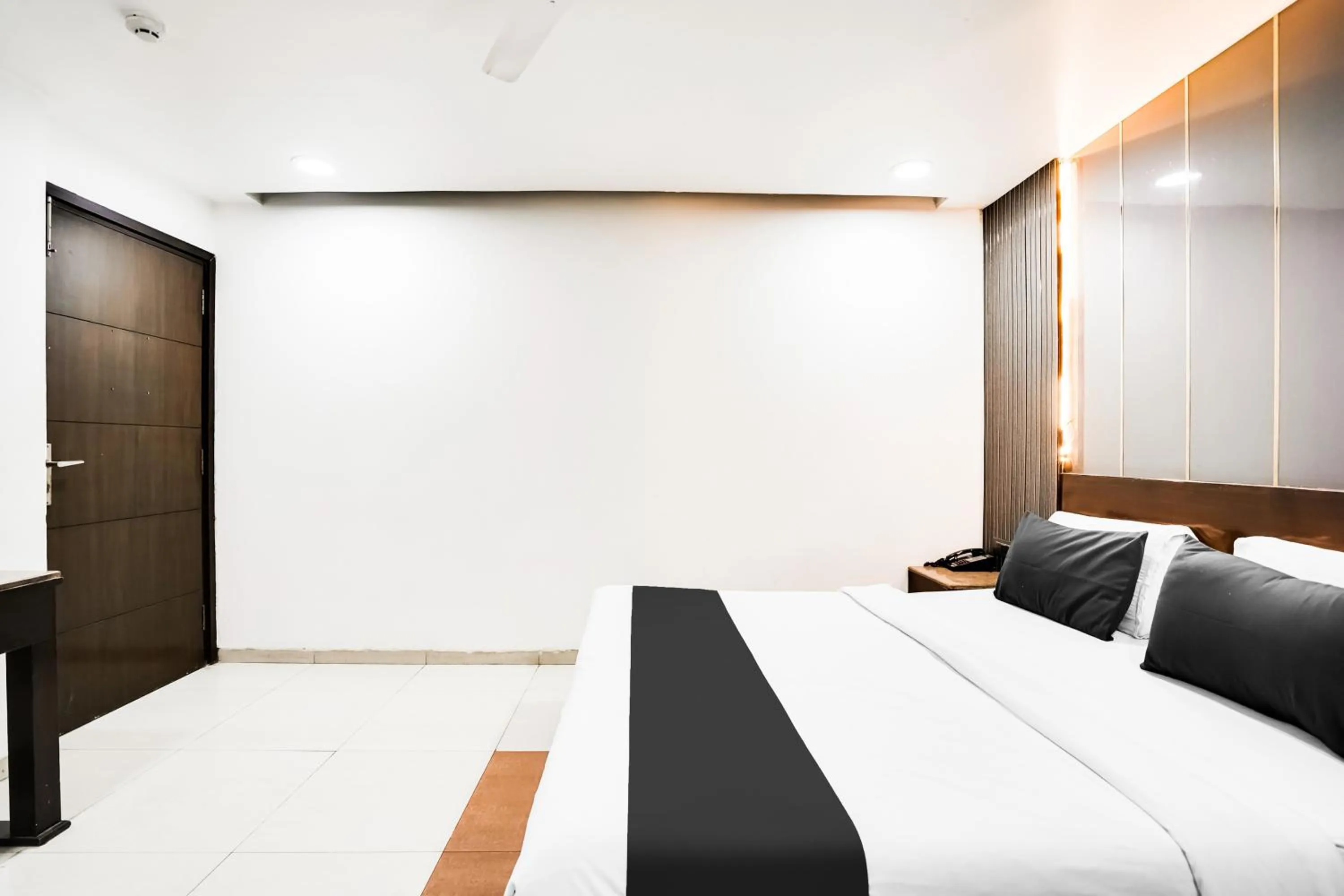 Bedroom, Bed in Super Hotel O Grand Peepal