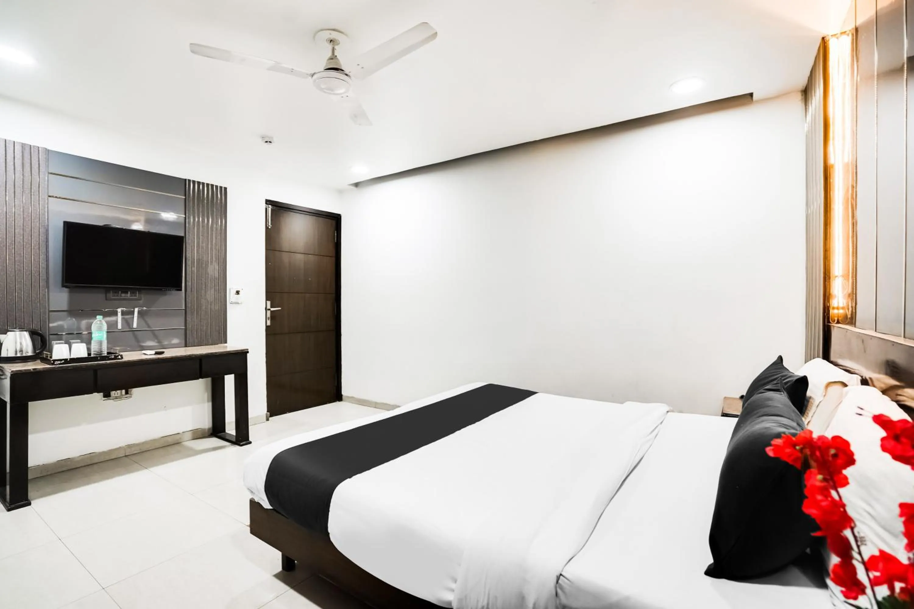 Bedroom, Bed in Super Hotel O Grand Peepal