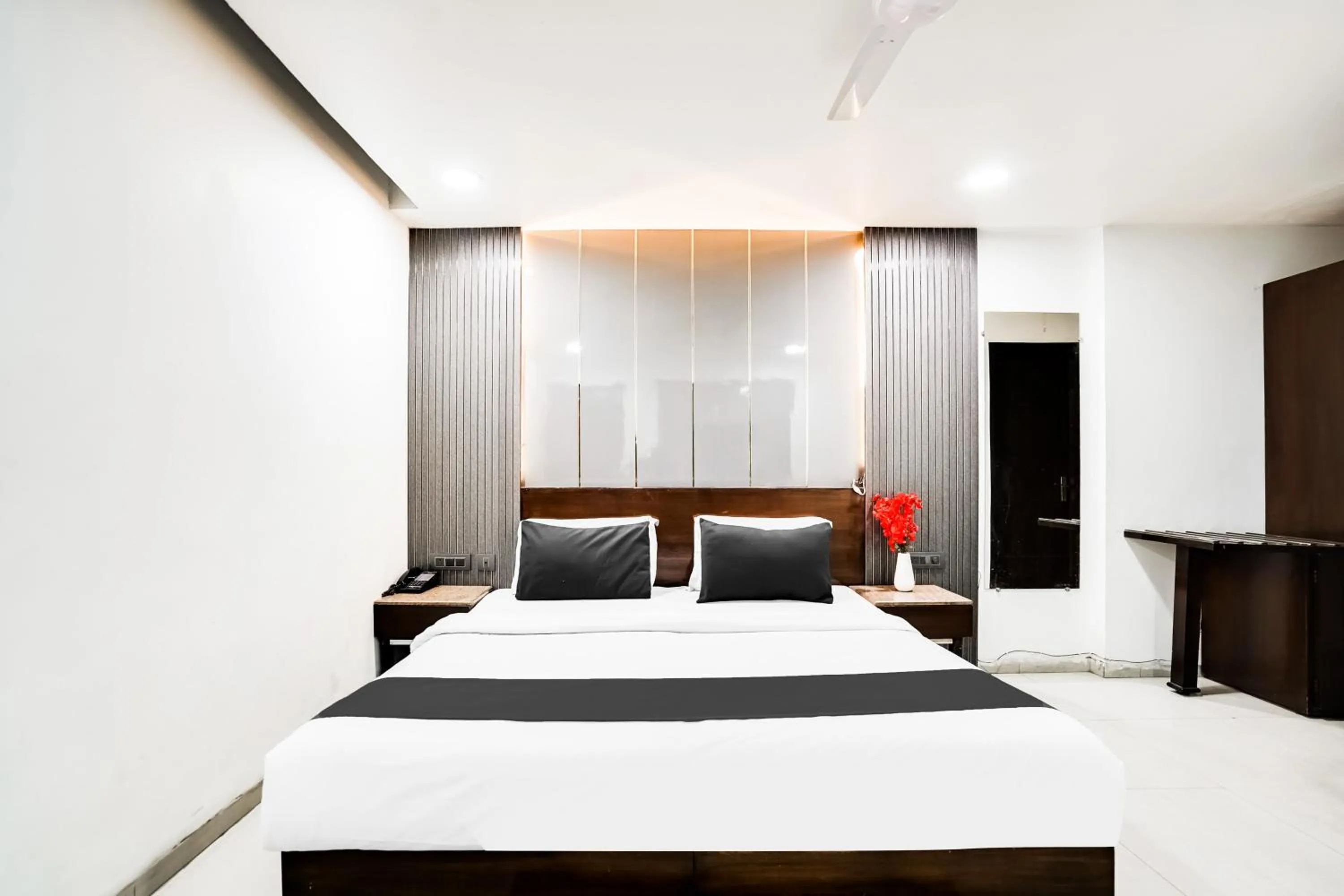 Bedroom, Bed in Super Hotel O Grand Peepal