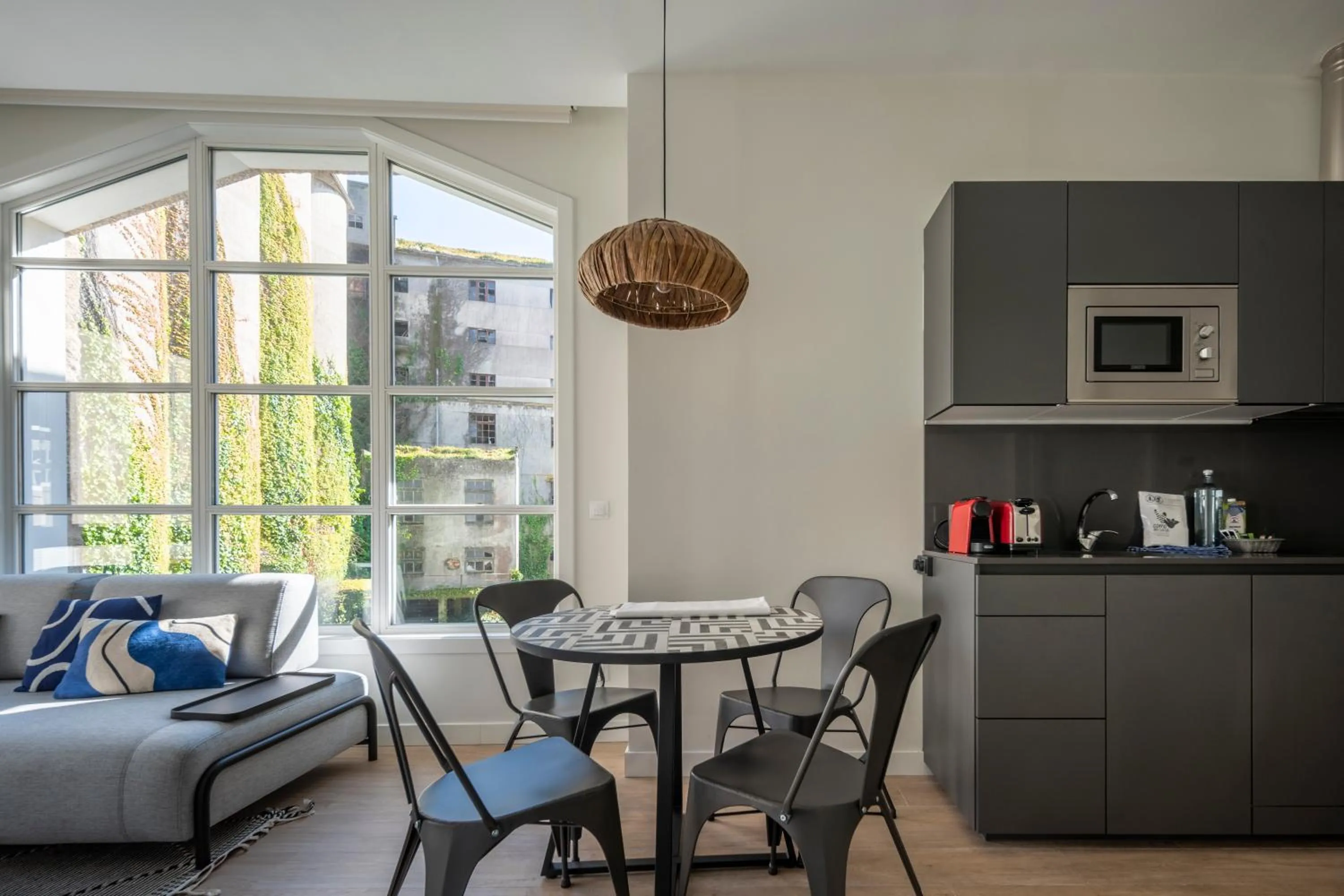 Living room in Bow Homes by Como en Casa