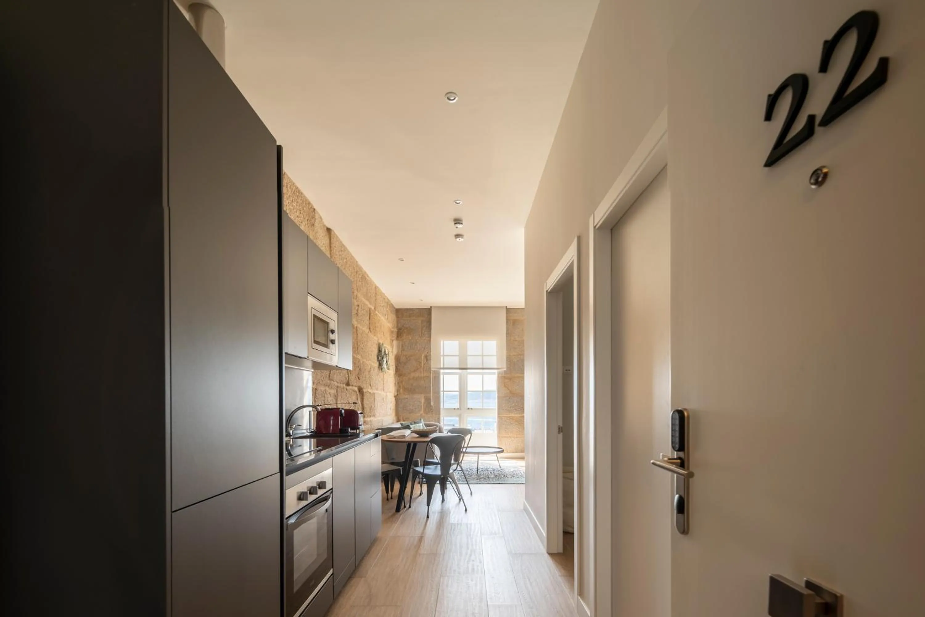 Dining area in Bow Homes by Como en Casa