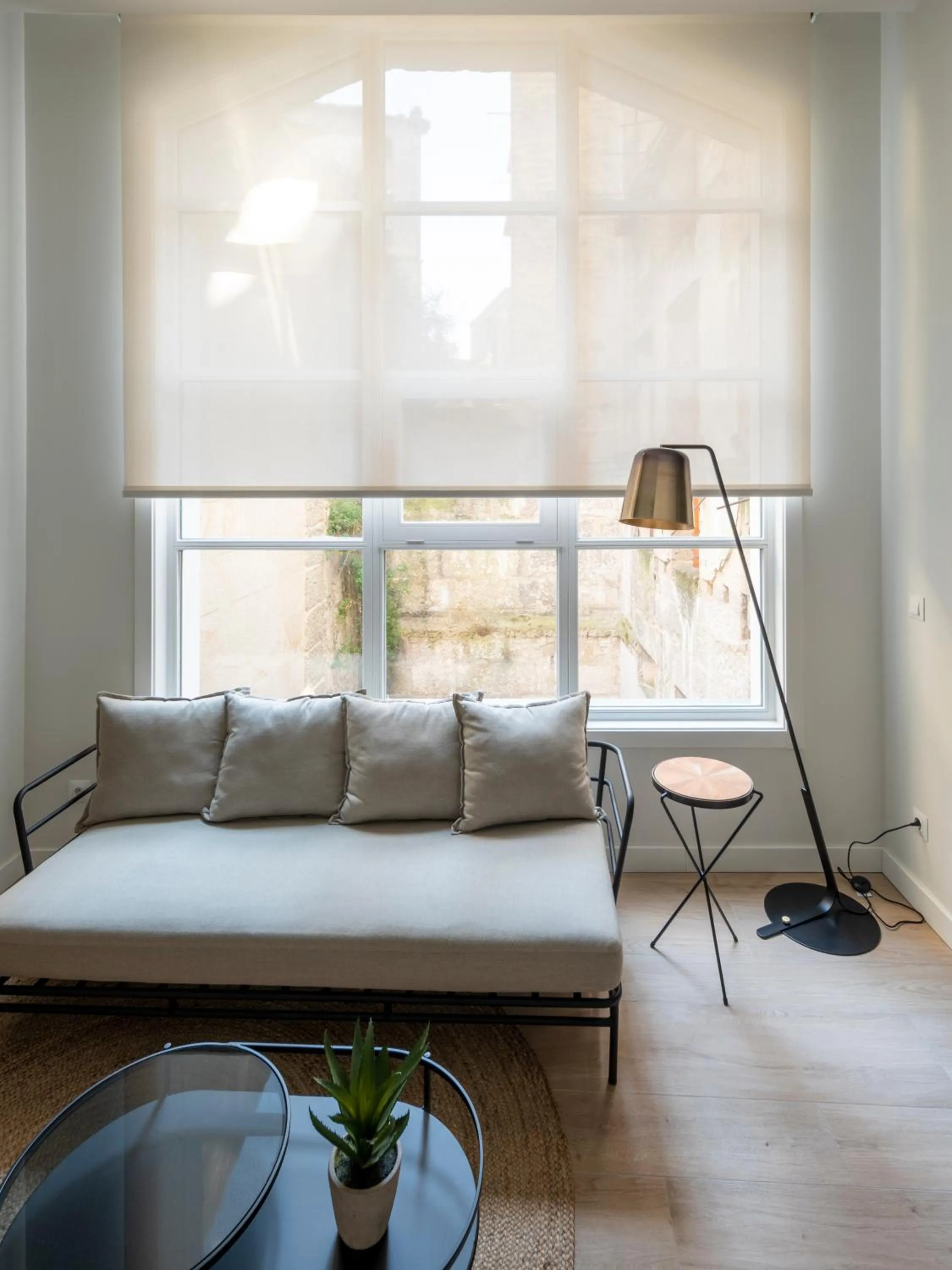 Living room in Bow Homes by Como en Casa