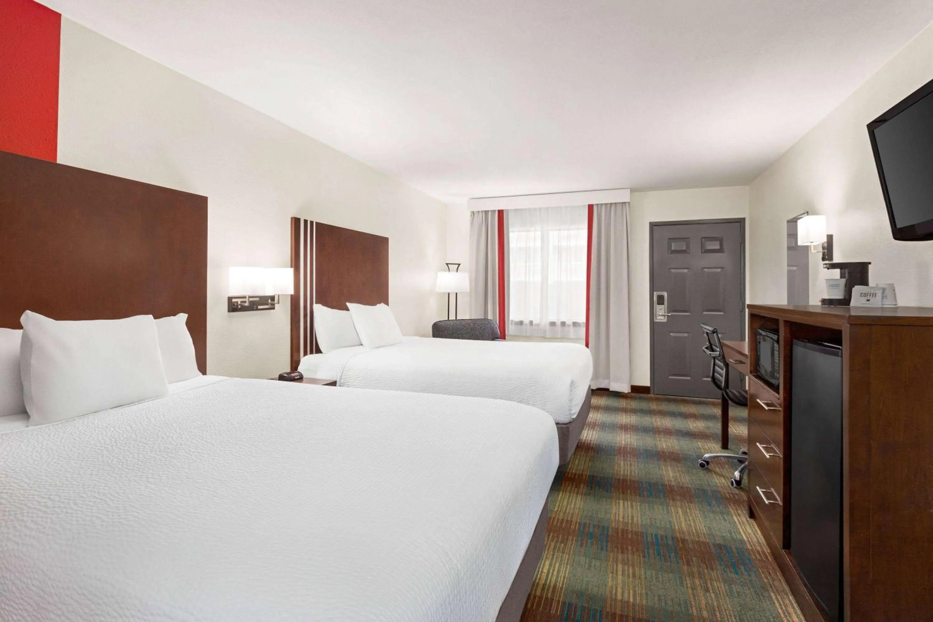 Photo of the whole room, Bed in Ramada by Wyndham San Antonio Near SeaWorld - Lackland AFB