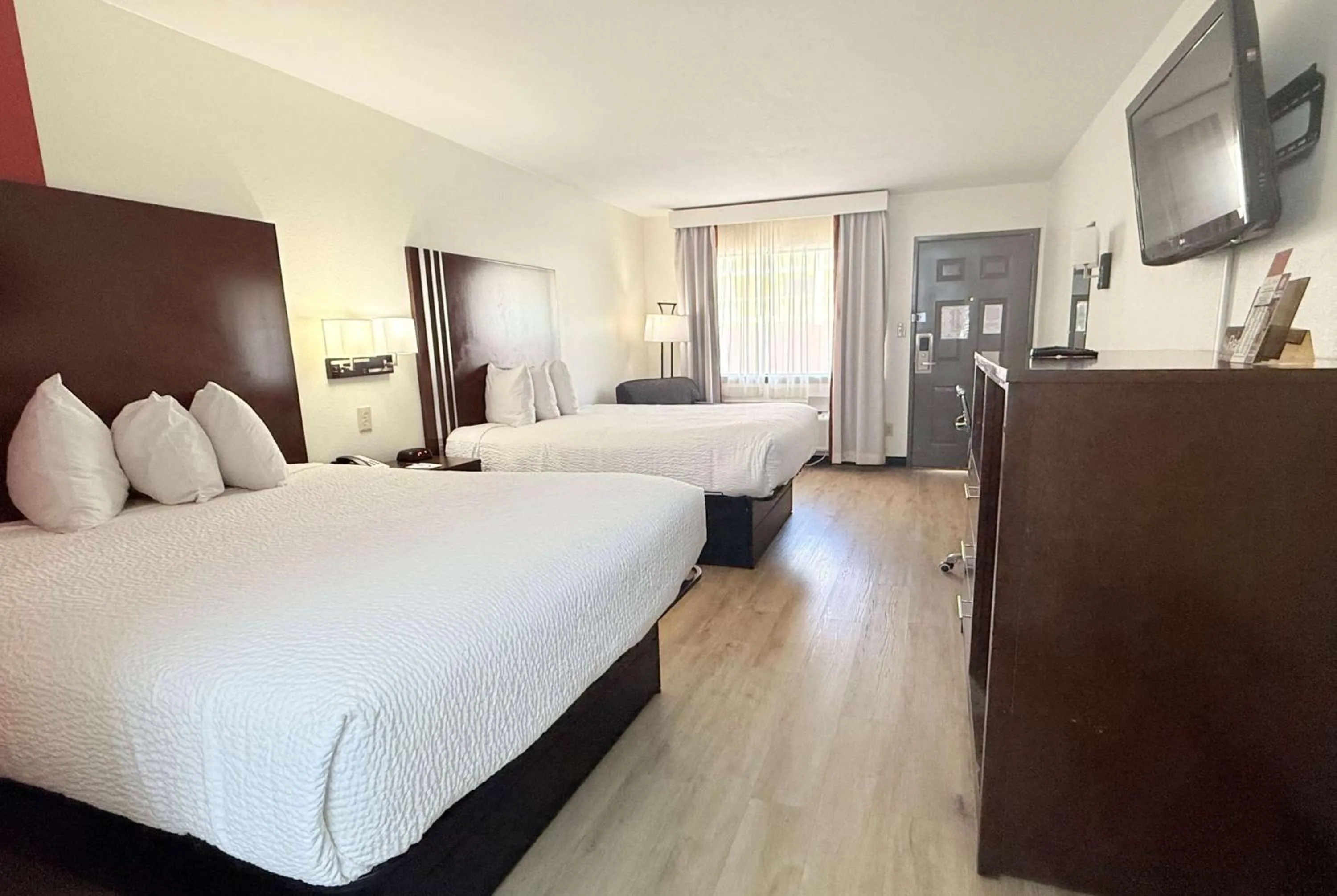 Photo of the whole room, Bed in Ramada by Wyndham San Antonio Near SeaWorld - Lackland AFB