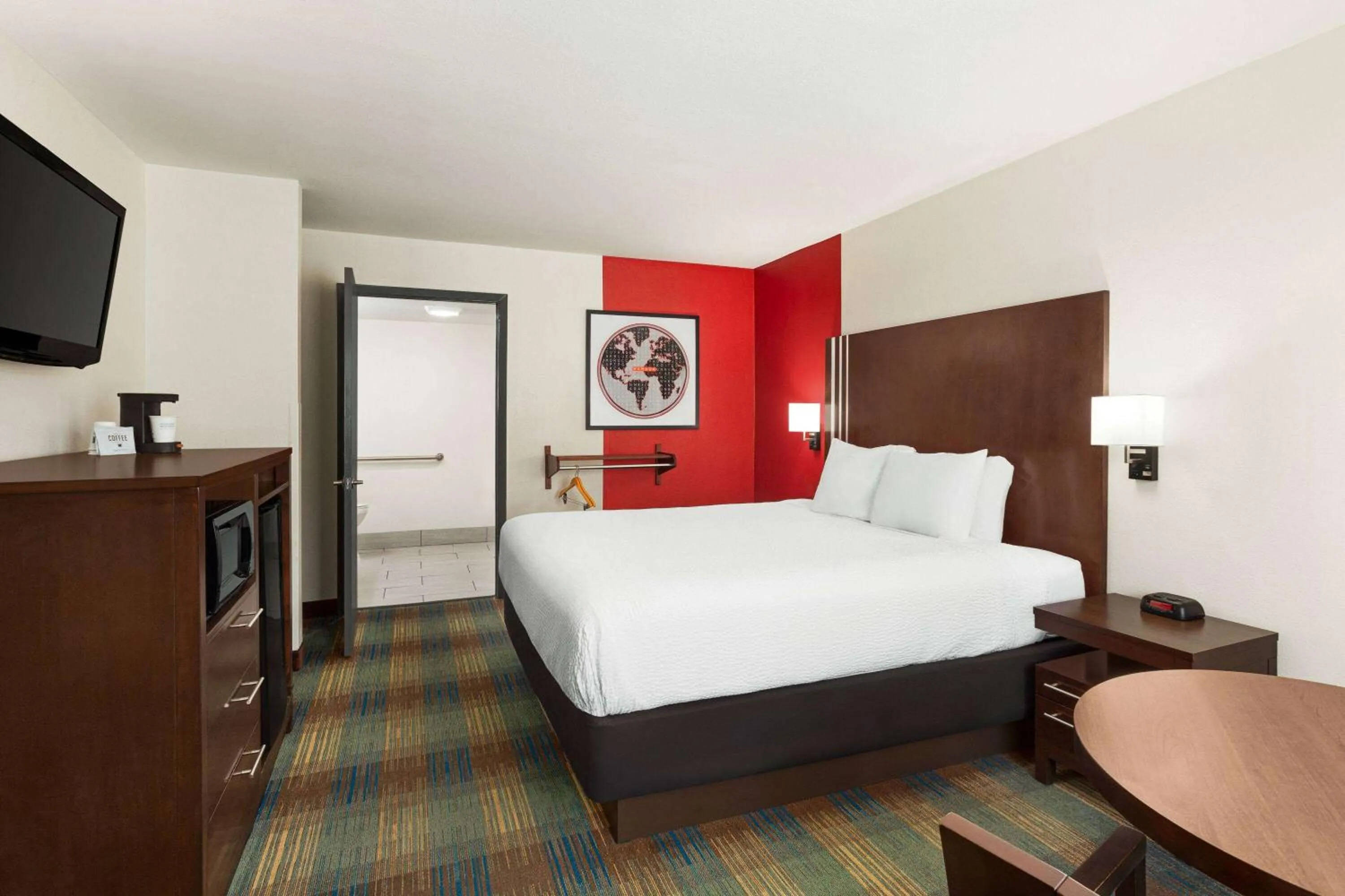 Photo of the whole room, Bed in Ramada by Wyndham San Antonio Near SeaWorld - Lackland AFB
