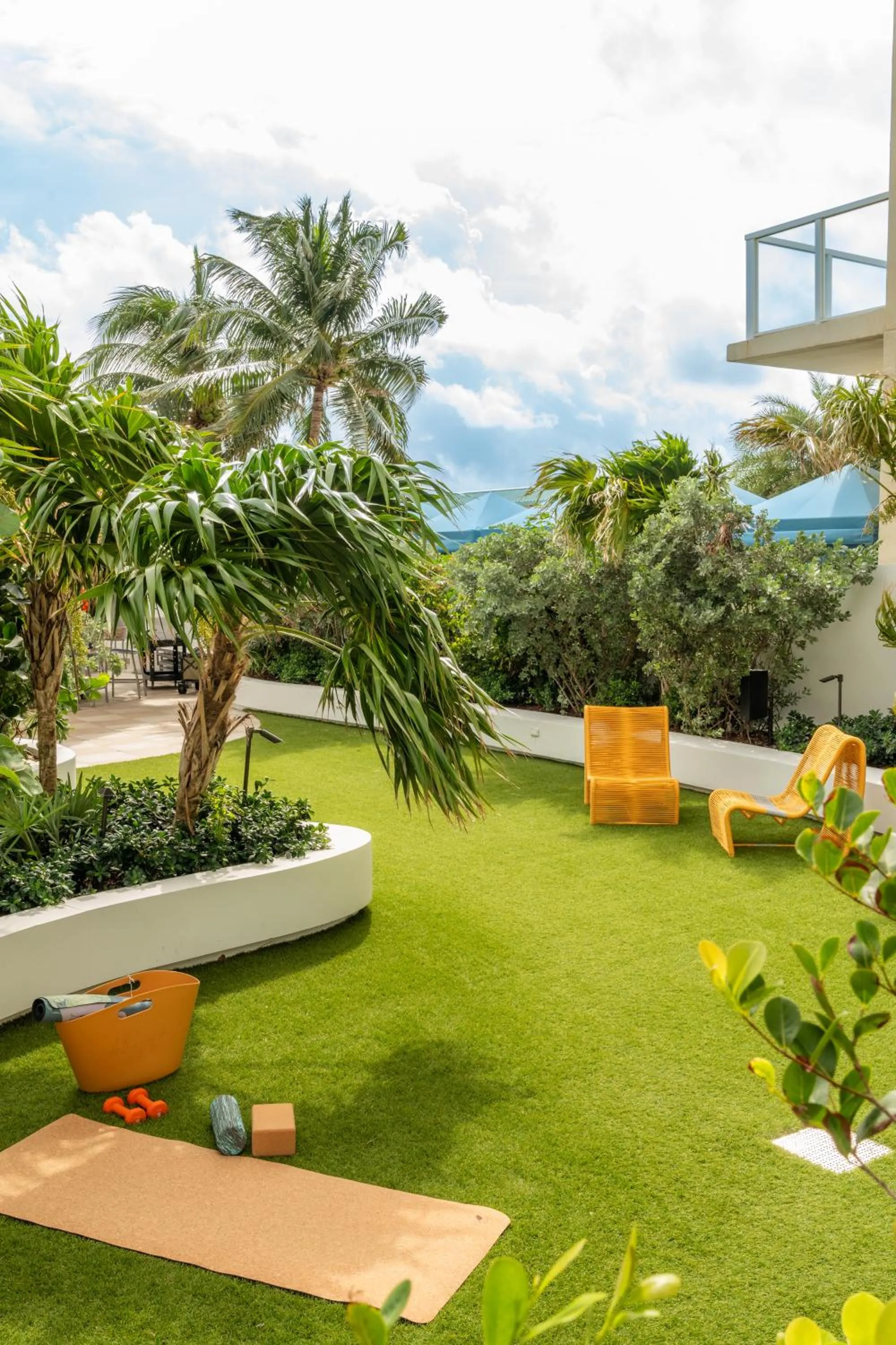 Seating area in Newport Beachside Hotel & Resort