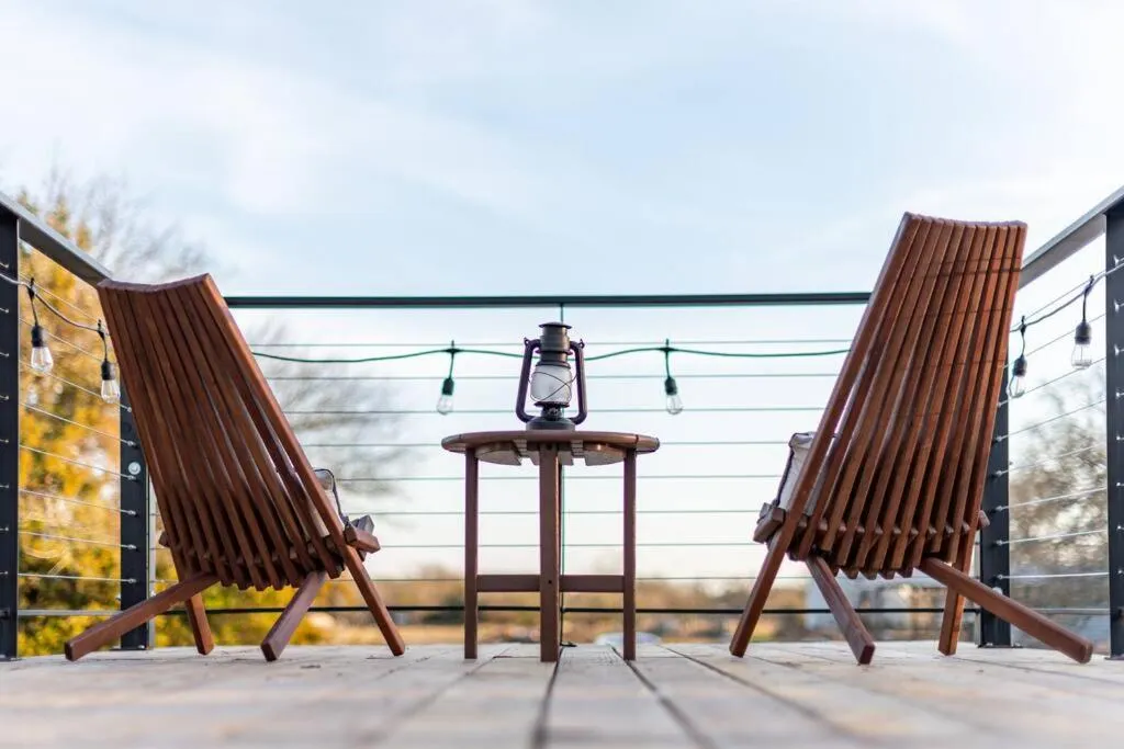 The Stable Tiny Container Home-12 min to Magnolia