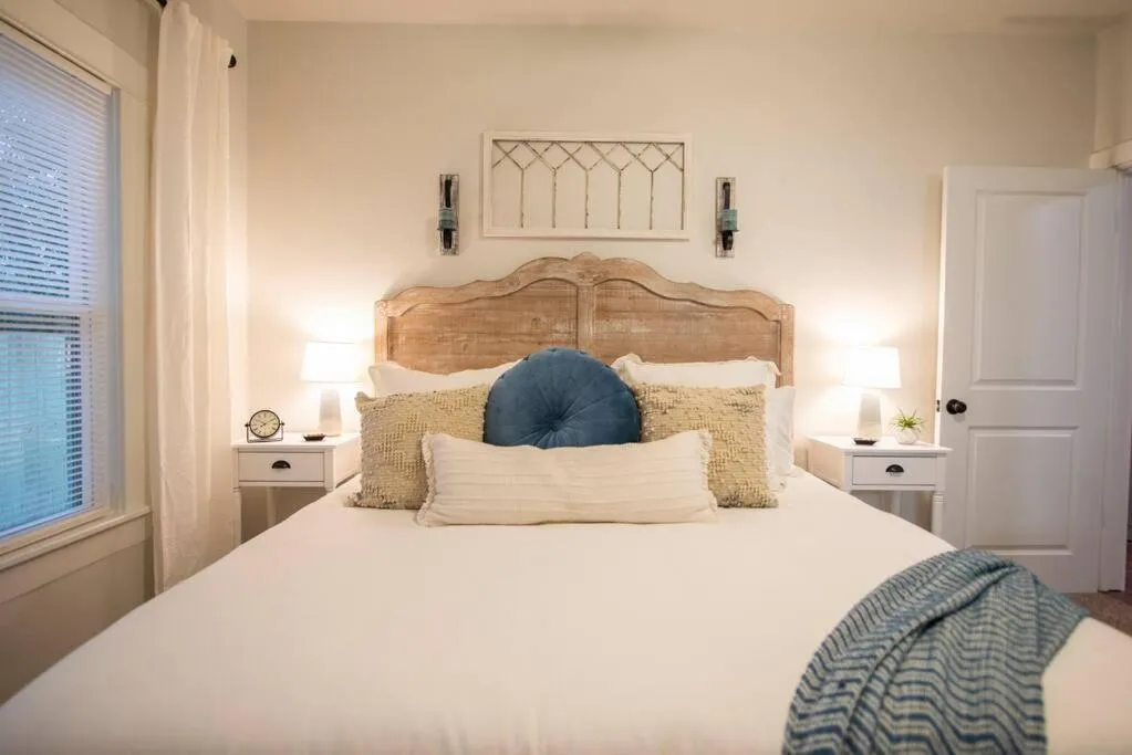 Bed in NEW-Ethel Rose Cottage-5 min to Magnolia Silos