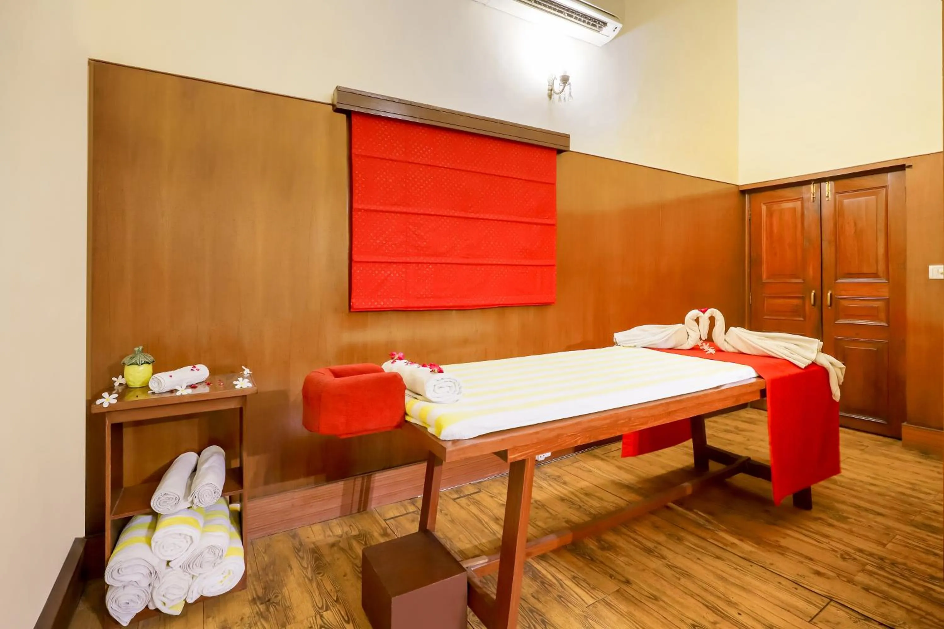 Massage in The Grand Imperial - Heritage Hotel