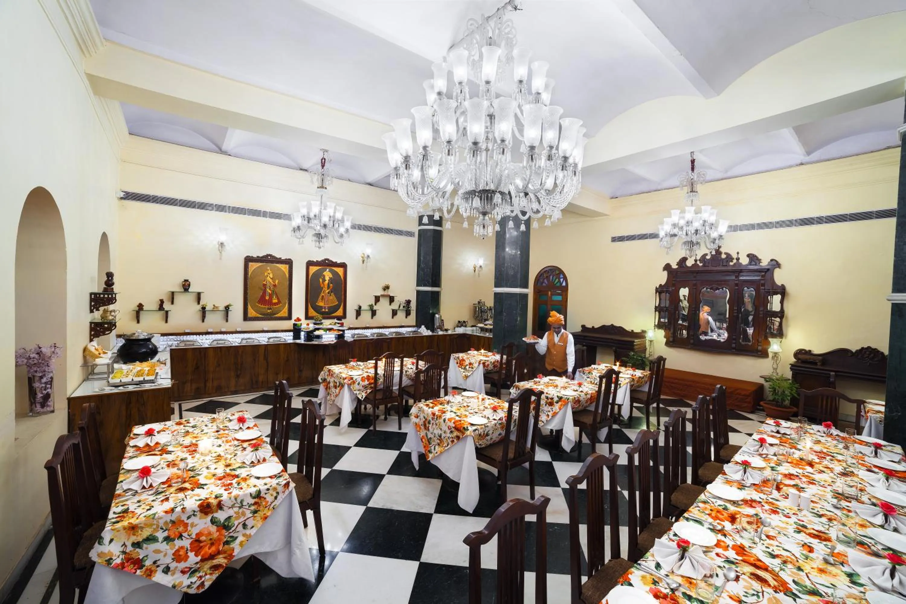 Breakfast in The Grand Imperial - Heritage Hotel