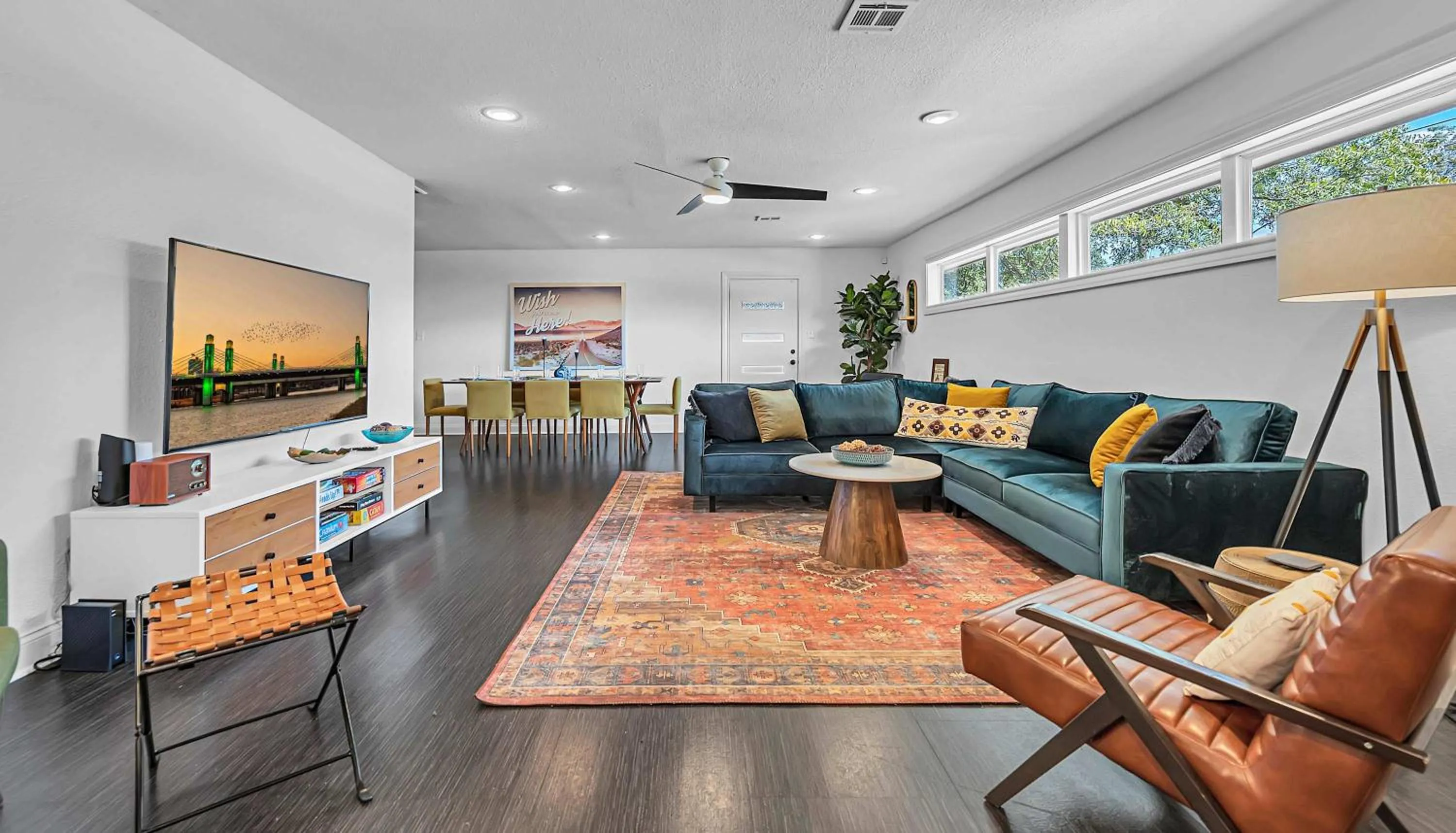 New-The Mod Poppy Large home 10 minutes from it all