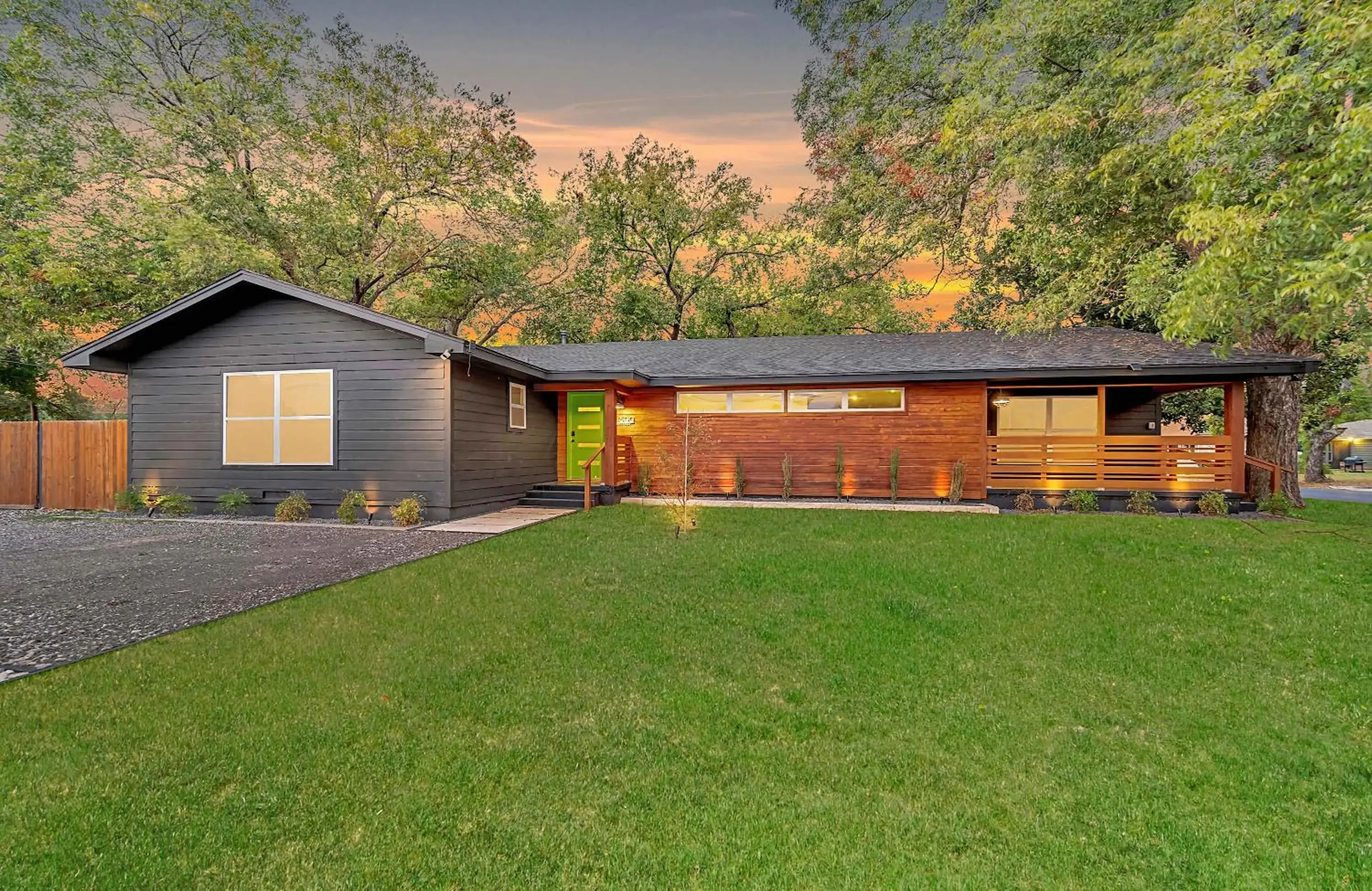 New-The Mod Poppy Large home 10 minutes from it all New-The Mod Poppy Large home 10 minutes from it all