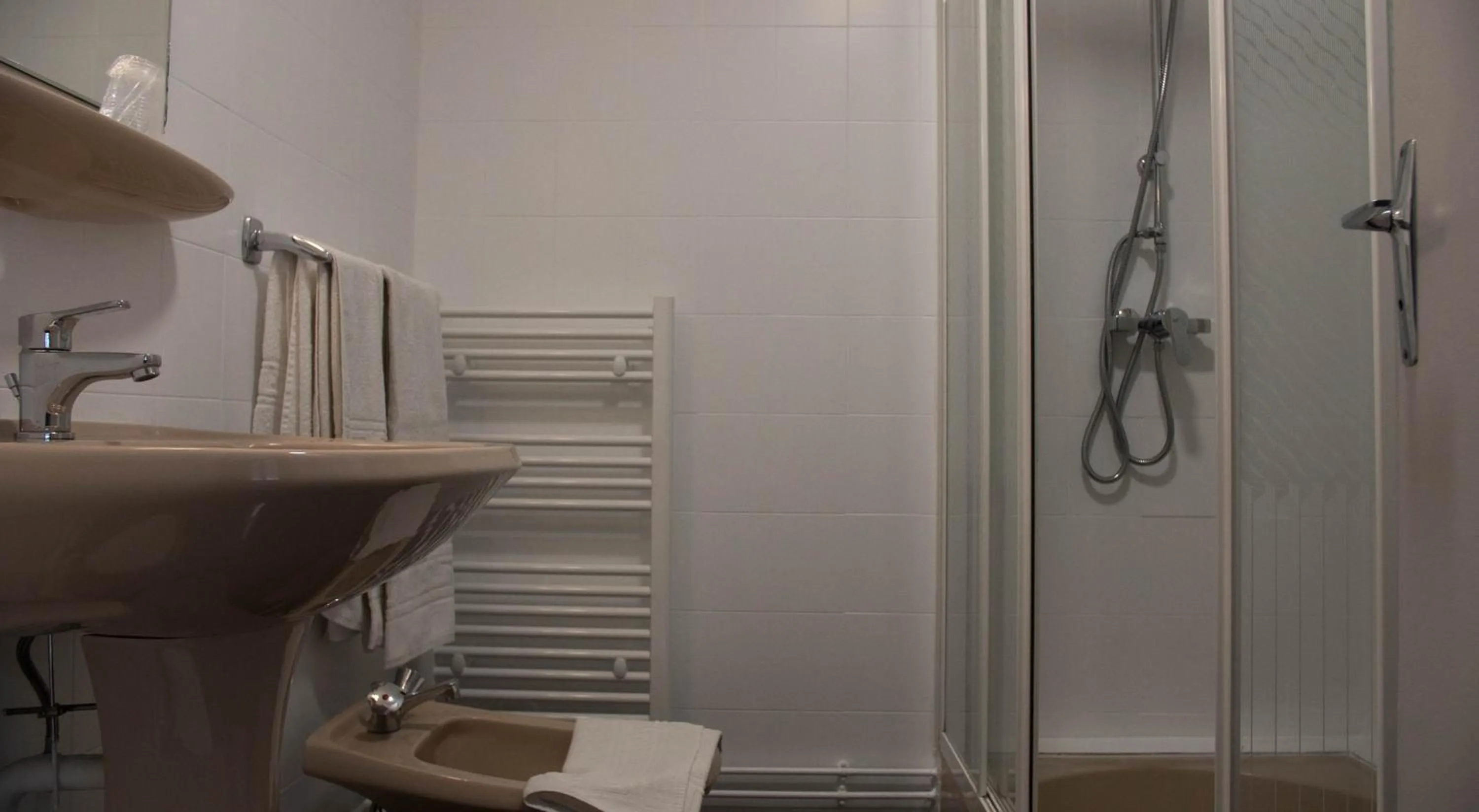 Bathroom in Hôtel Des Docks