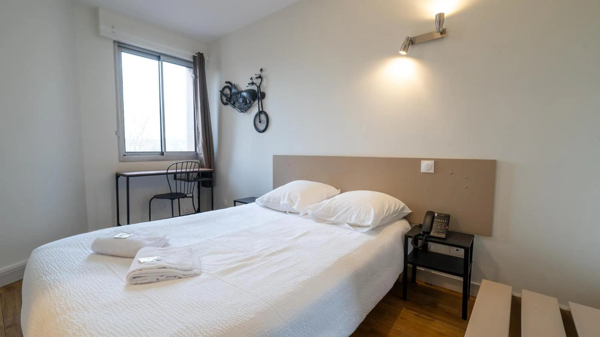 Bedroom, Bed in Hôtel Des Docks