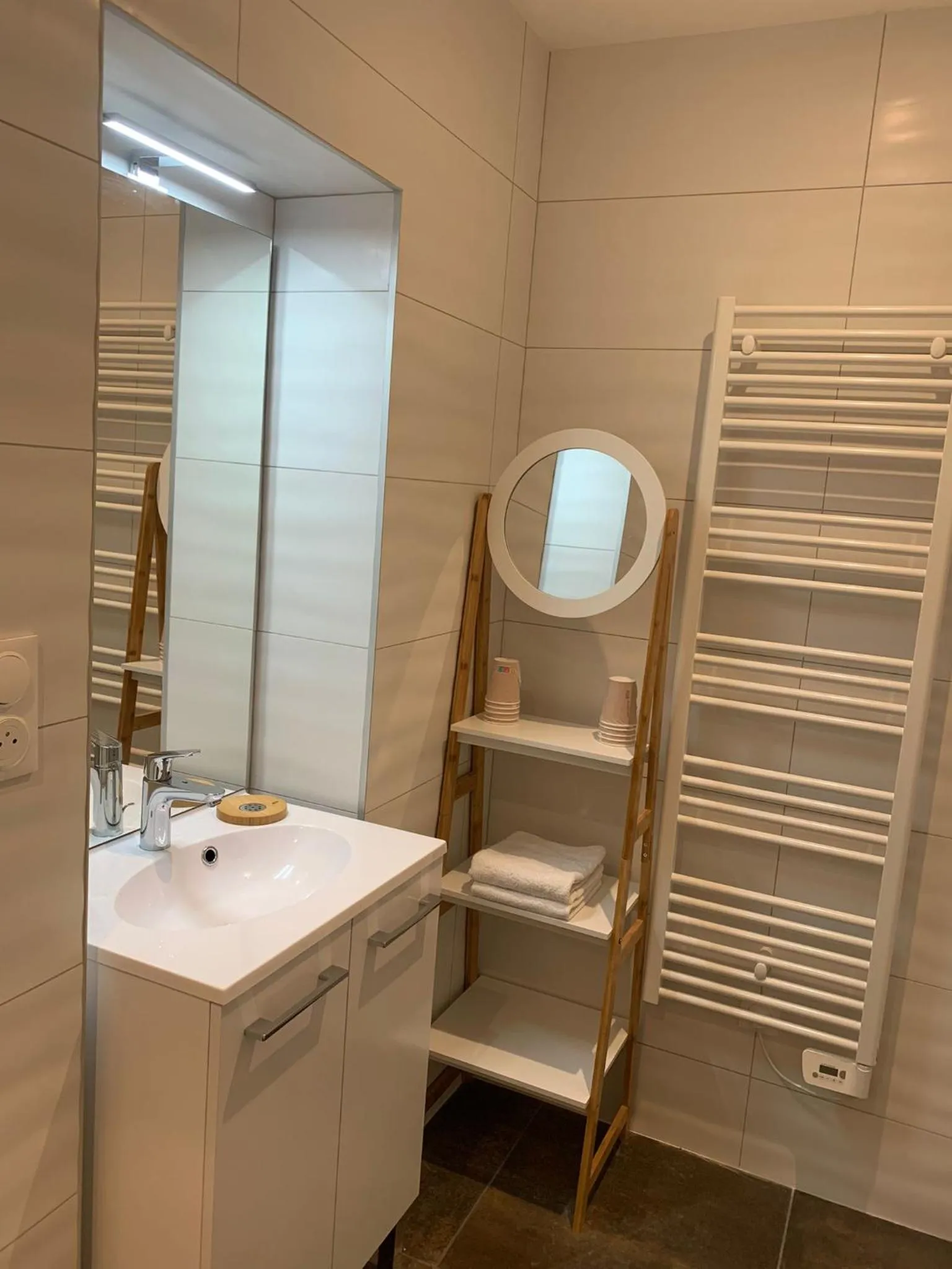 Shower in Hôtel Des Docks