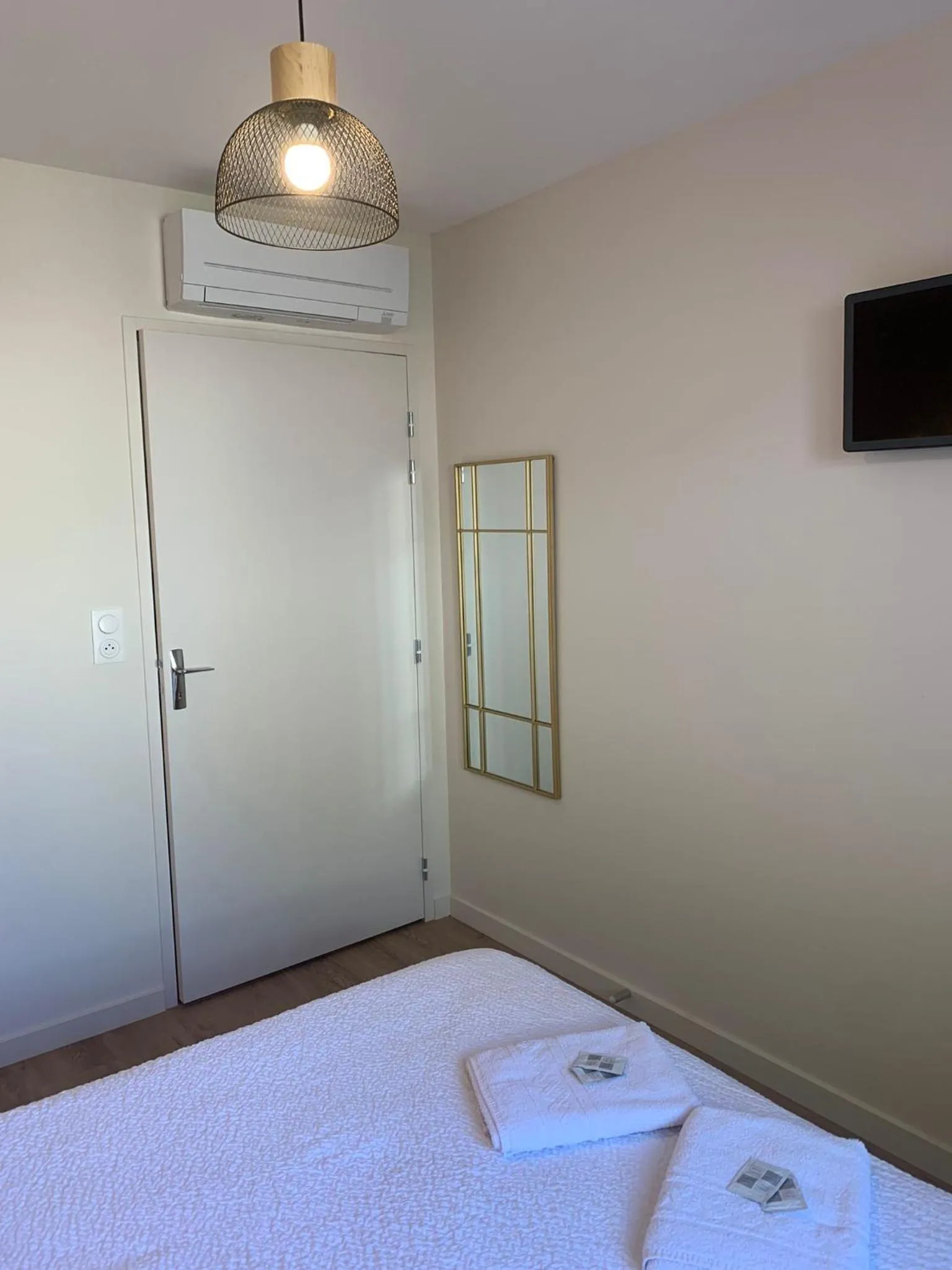 Bedroom, Bed in Hôtel Des Docks