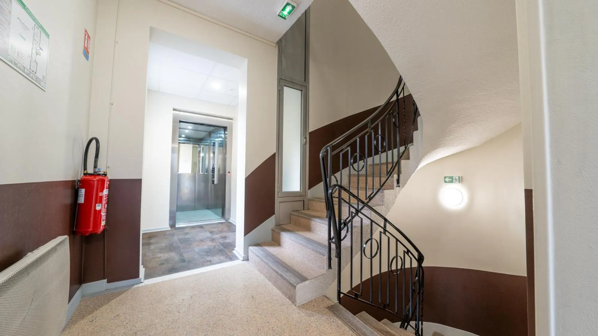 Property building in Hôtel Des Docks