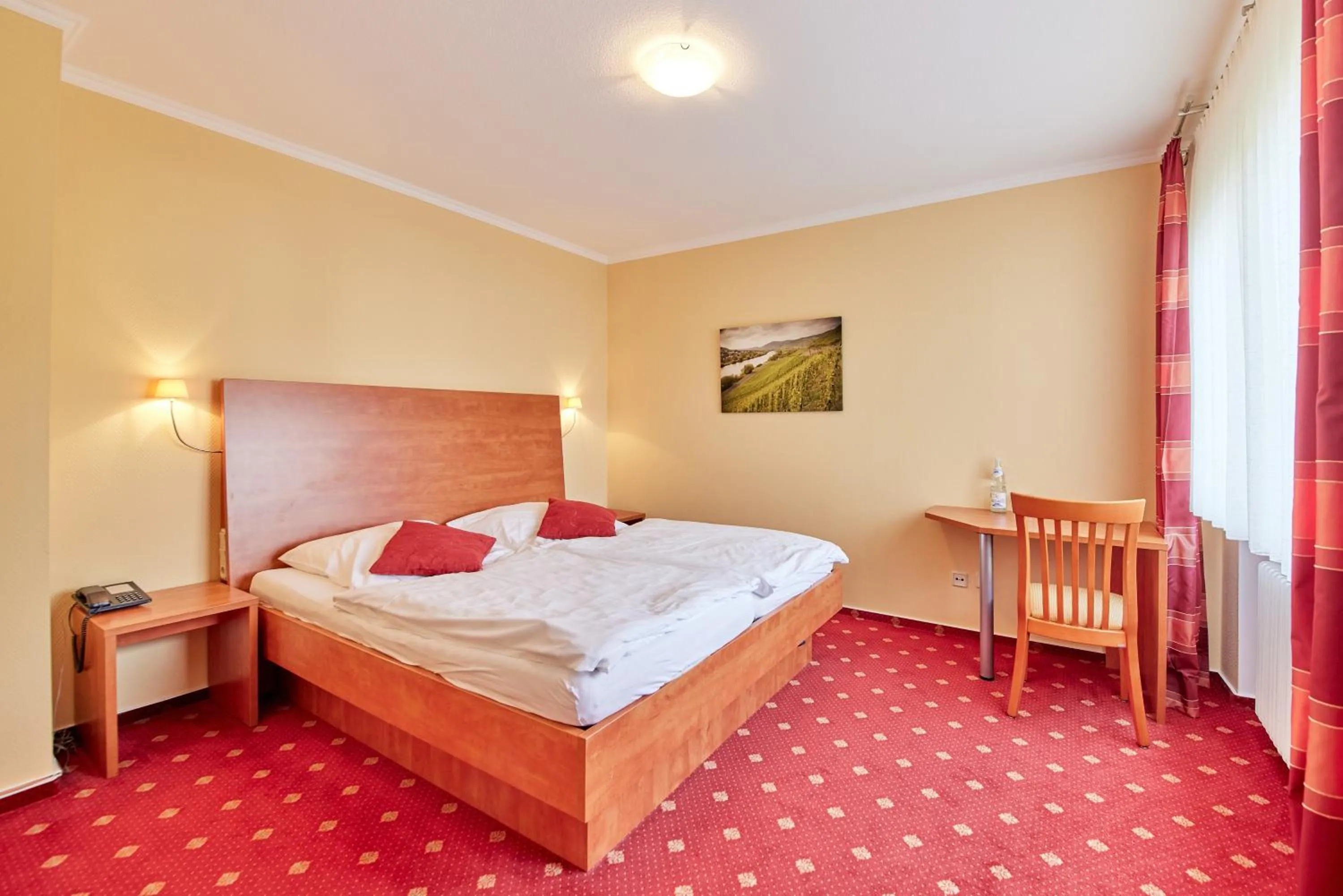 Bedroom, Bed in Hotel Café Ernst