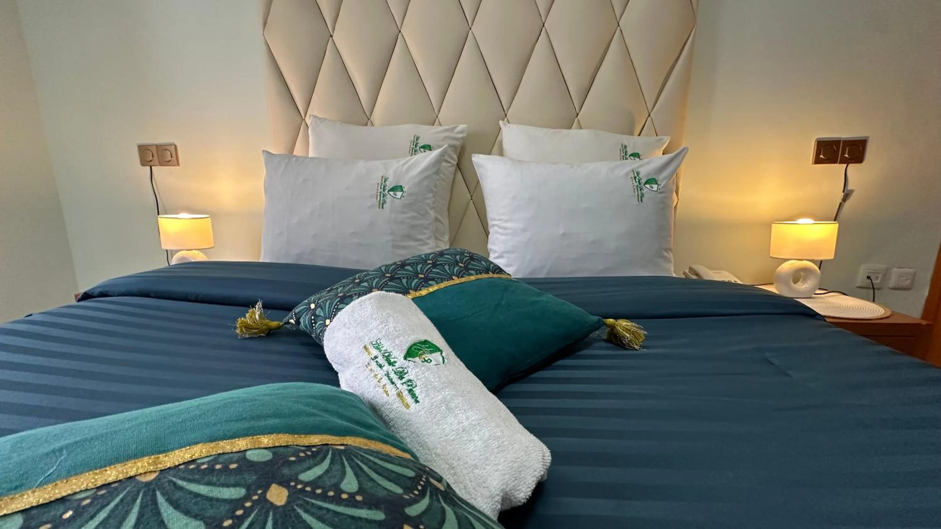 Property building, Bed in Hotel Vallée Des Princes