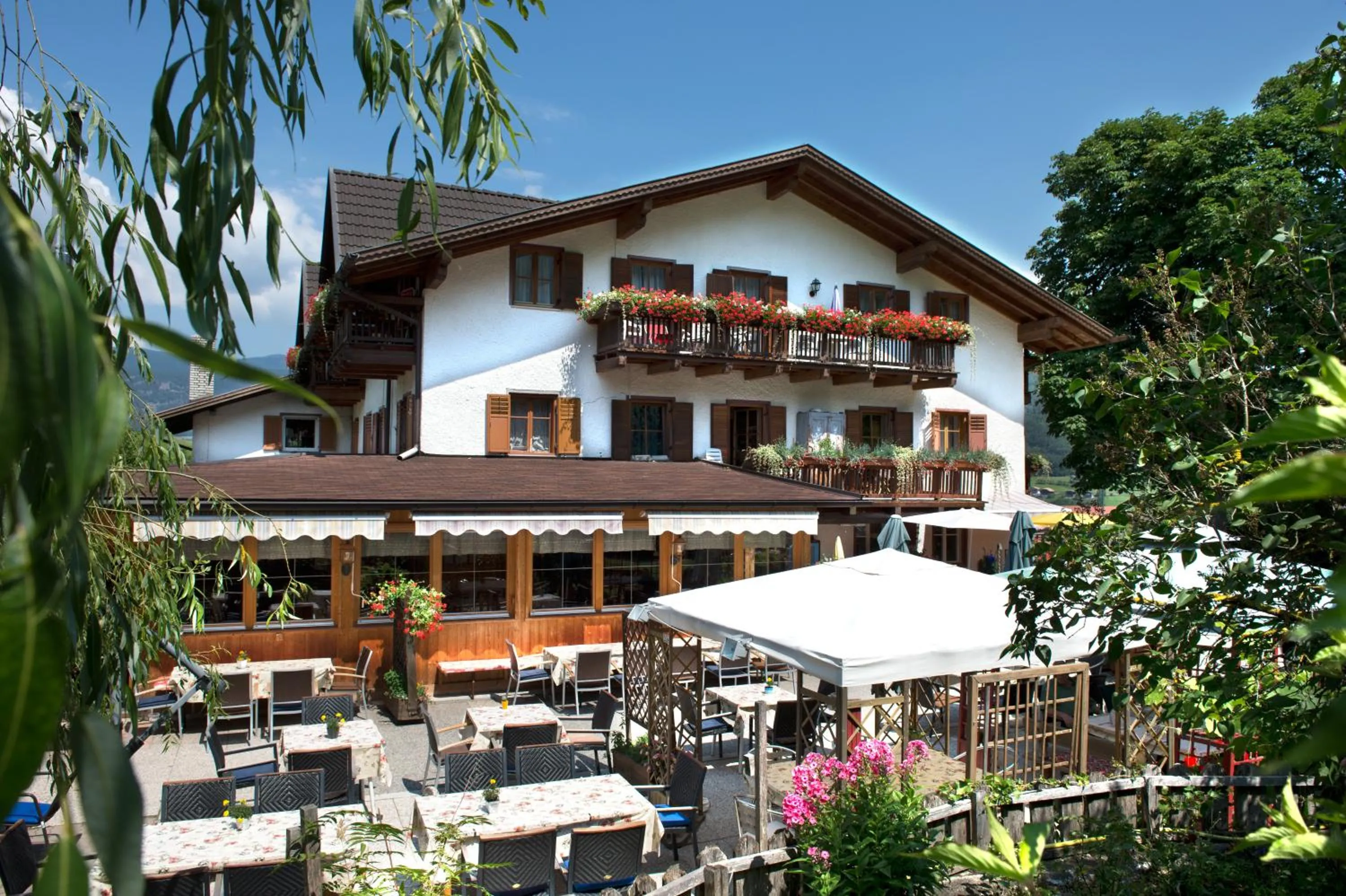 Facade/entrance in Gasthof zum Schlern
