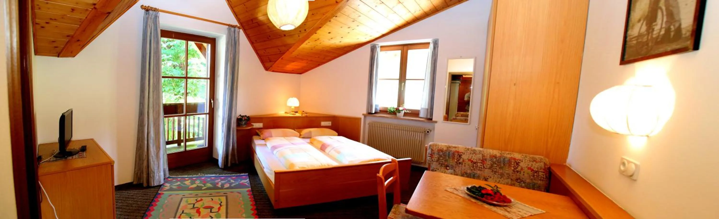 Property building, Bed in Gasthof zum Schlern