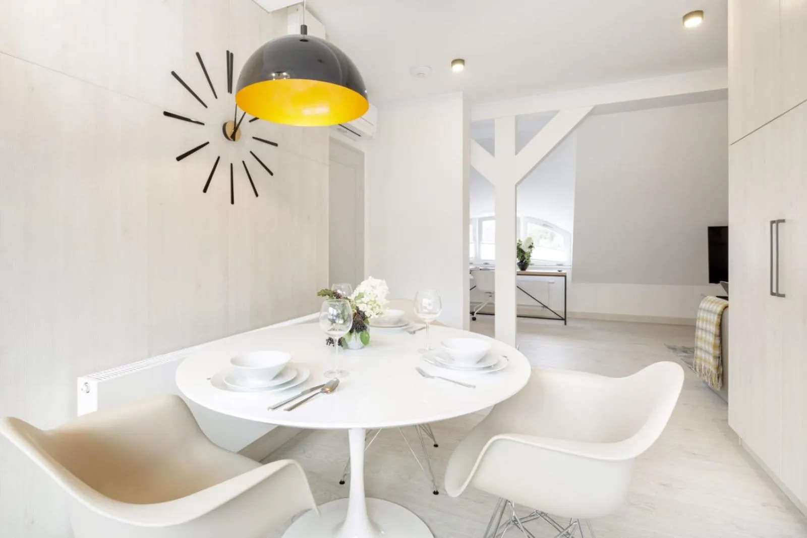 Dining area in Apartamenty L11, Limanowskiego