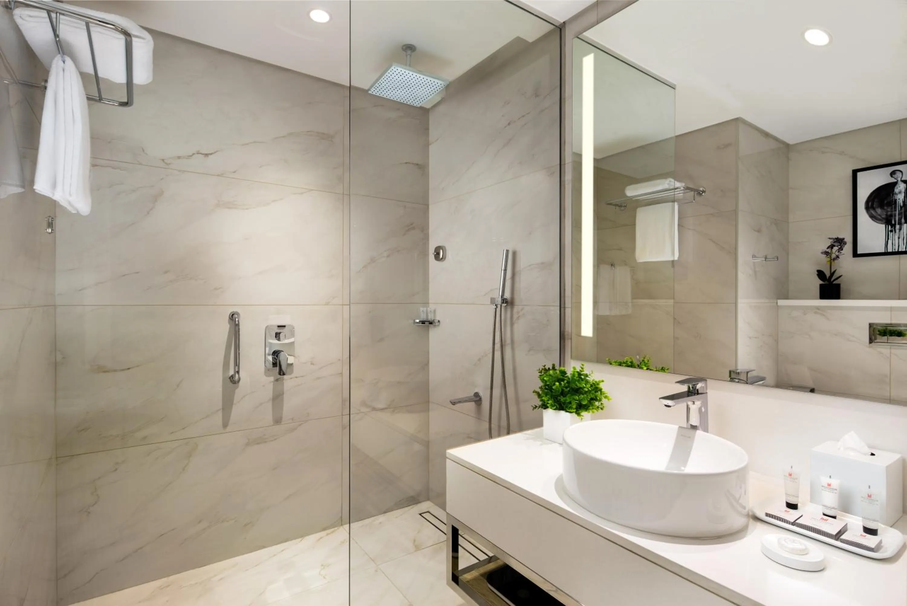 Shower in Millennium Place Mirdif