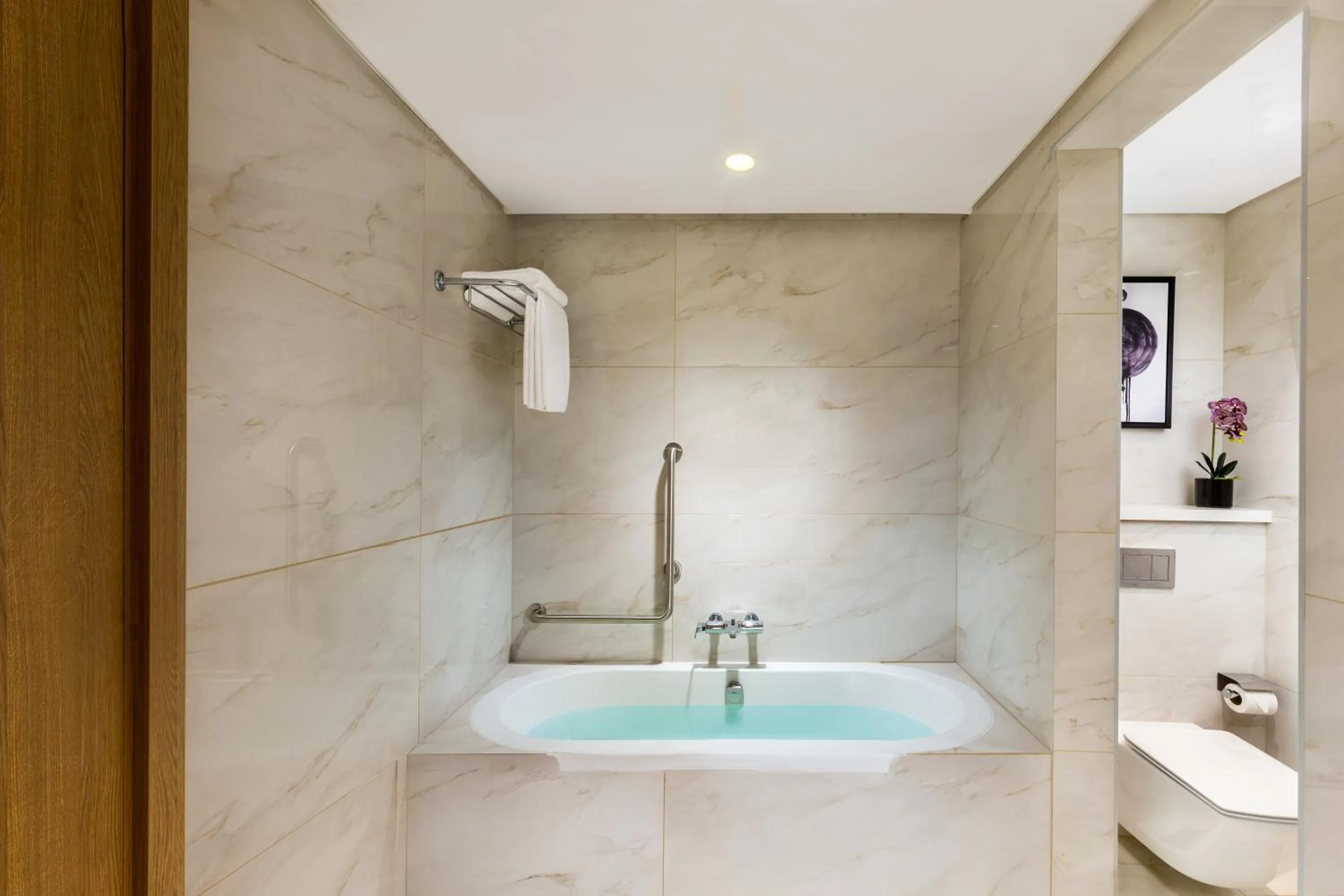 Shower in Millennium Place Mirdif