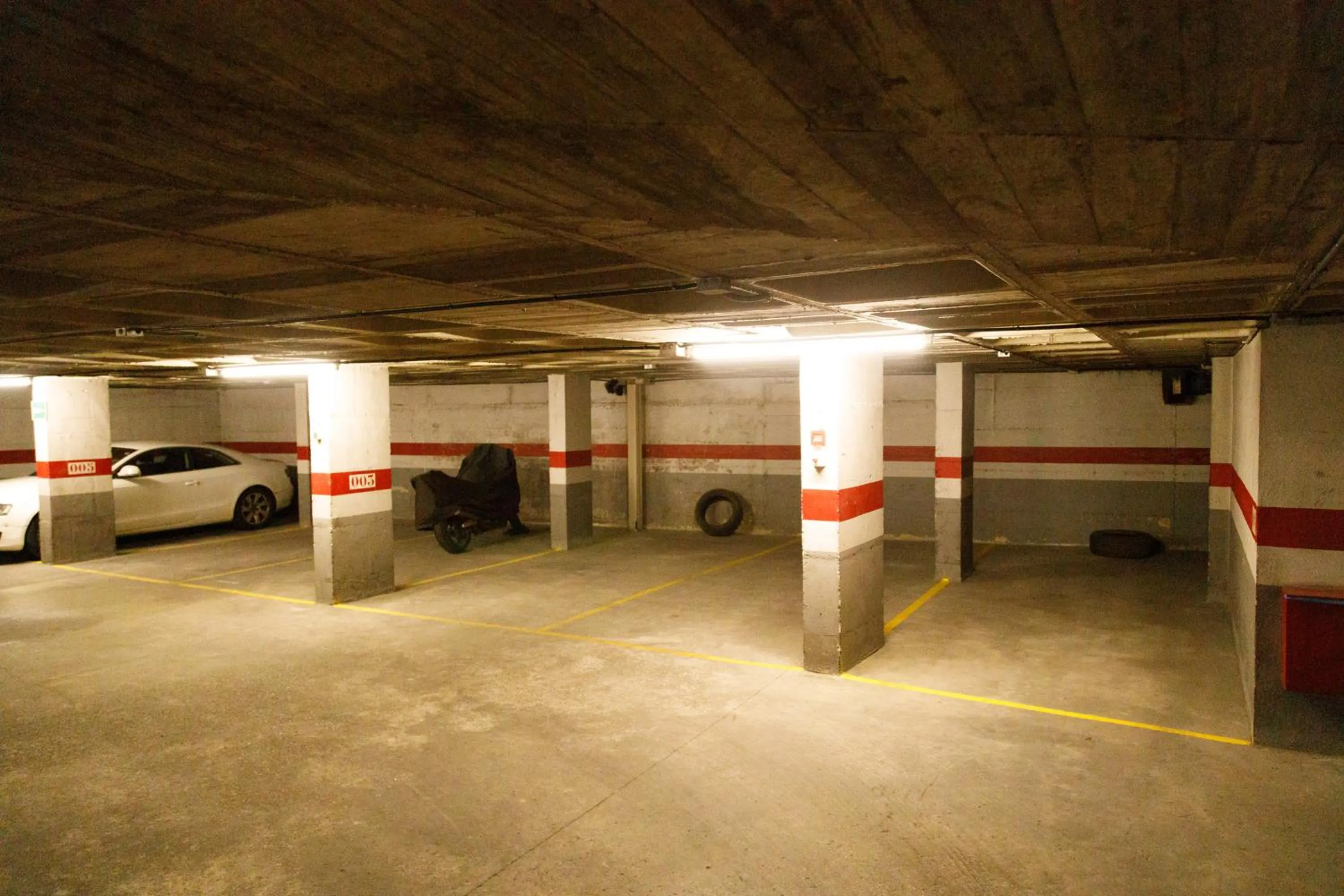 Parking in La Comuna by Bon Dia Residences