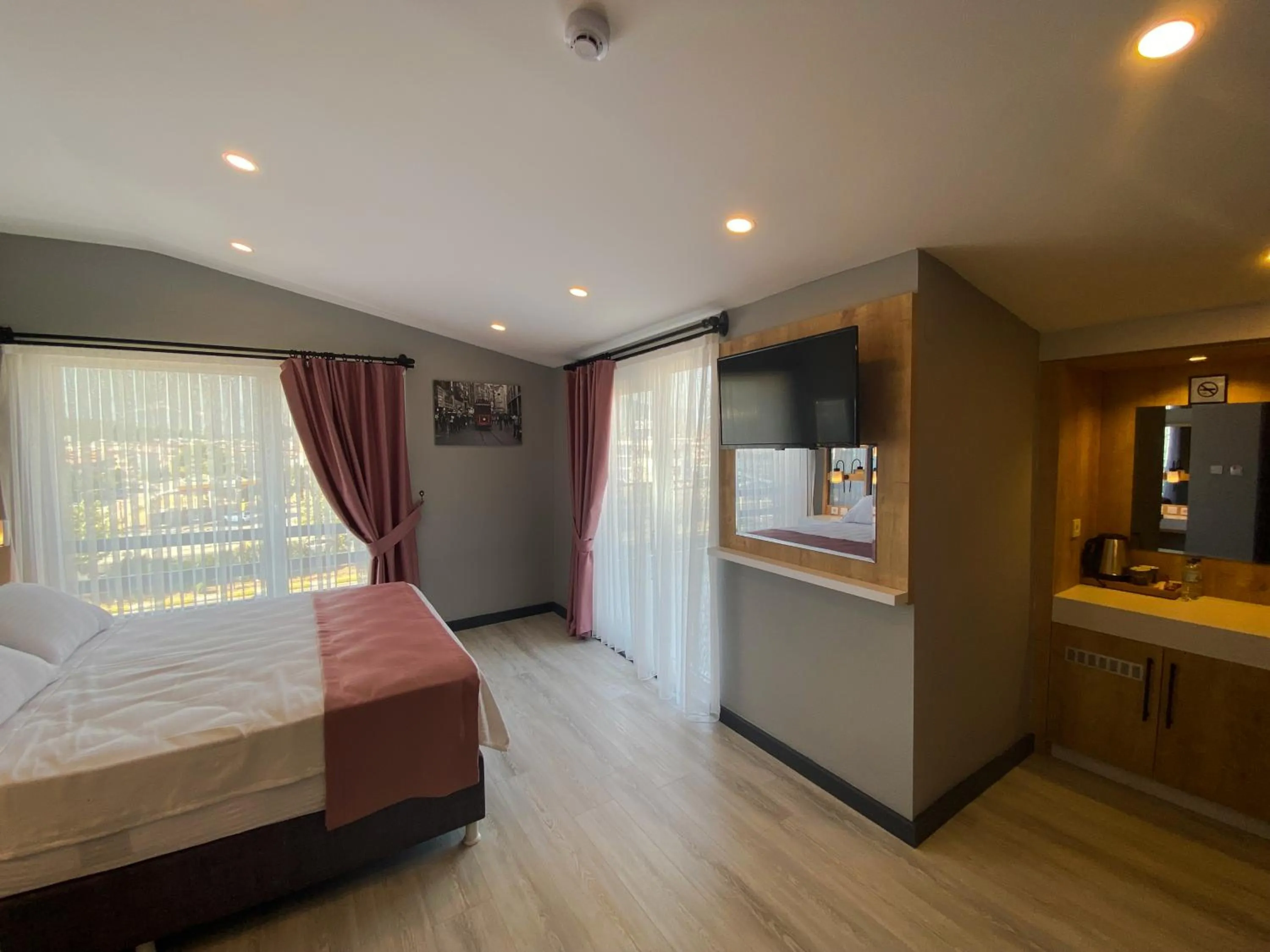 Photo of the whole room, Bed in L'opera Deluxe Hotel