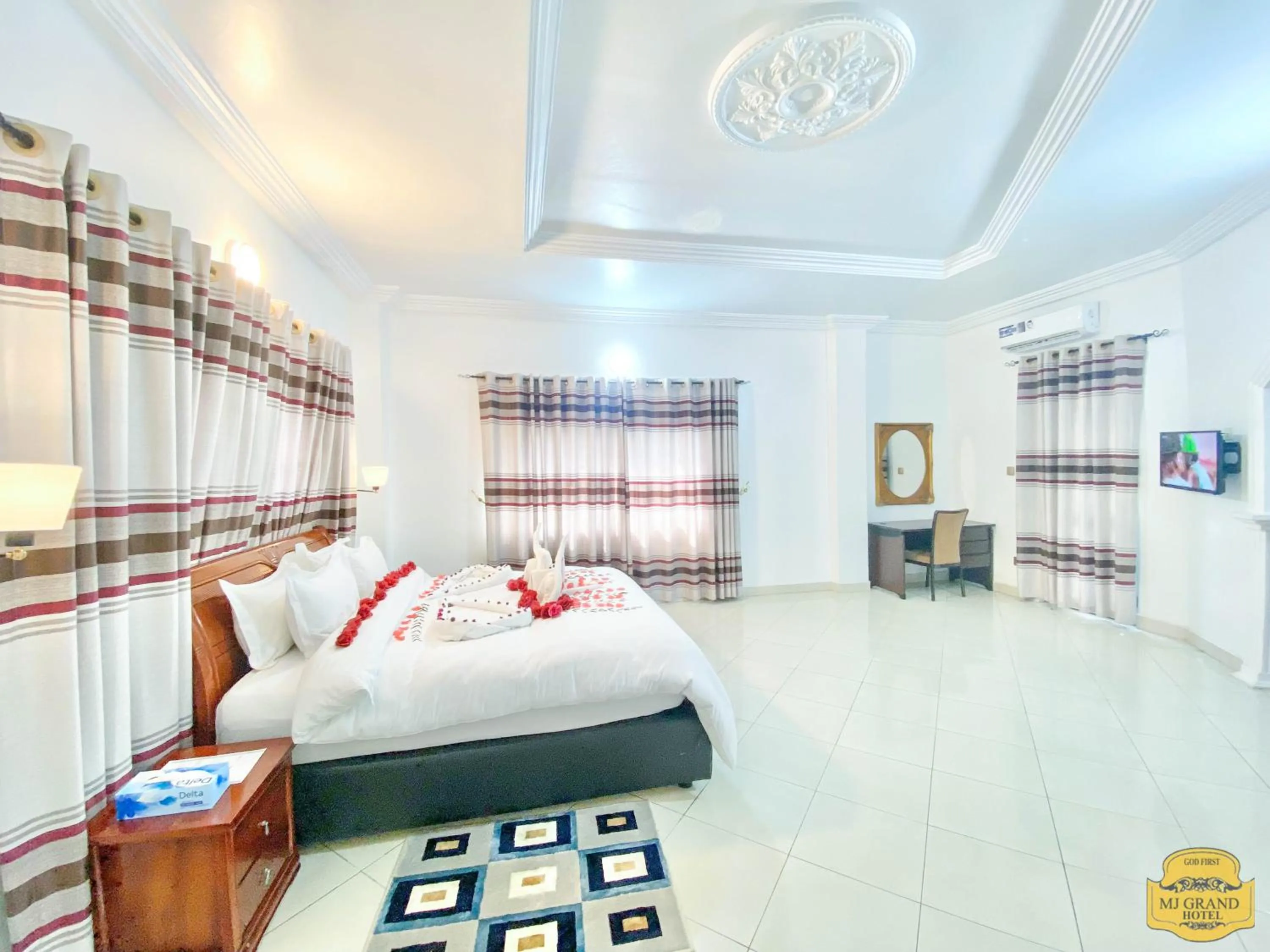 Photo of the whole room, Bed in MJ Grand Hotel