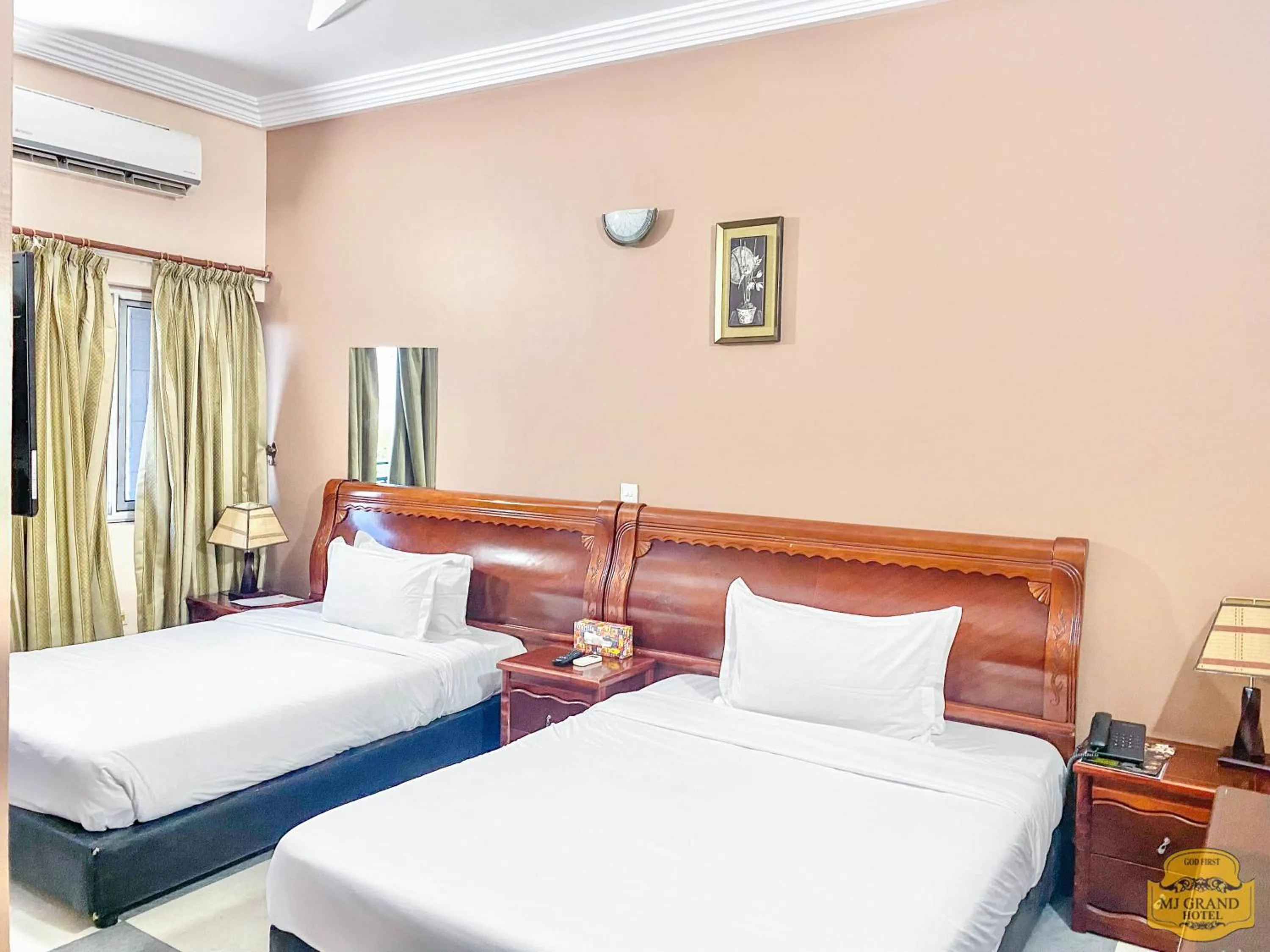 Photo of the whole room, Bed in MJ Grand Hotel