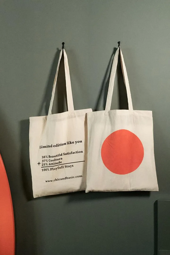 Decorative detail in Chic & Basic dot