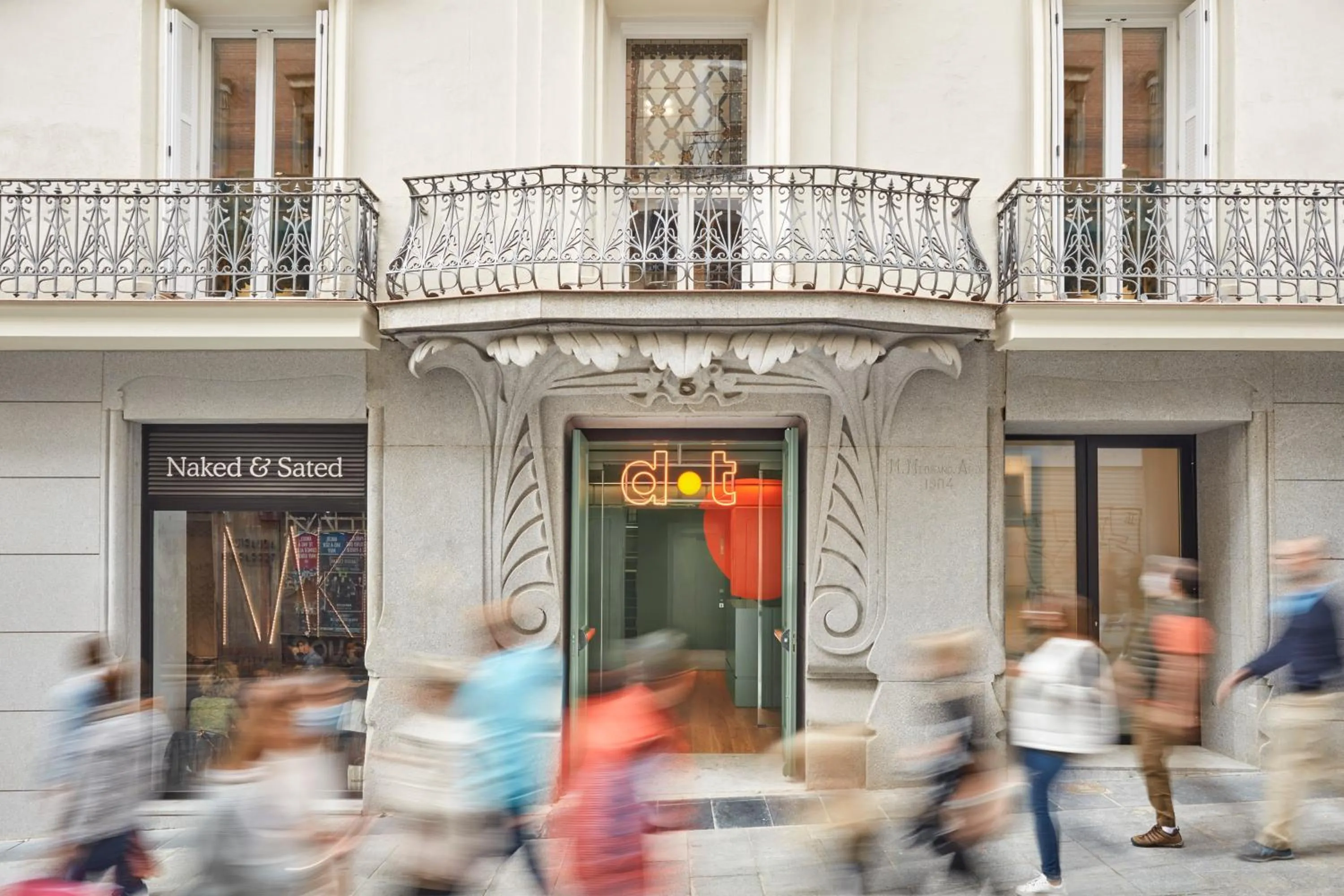 Facade/entrance in Chic & Basic dot