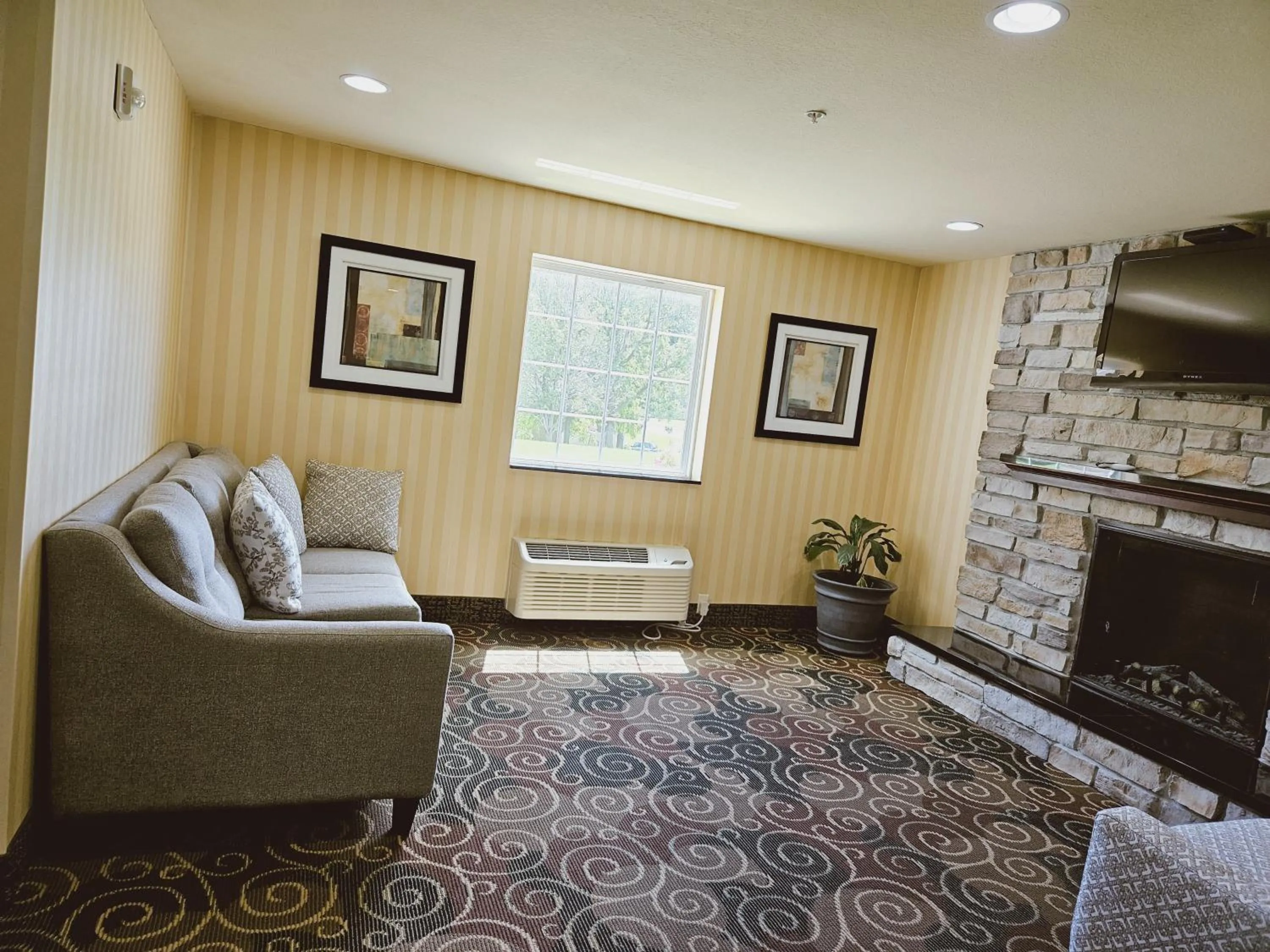 Lobby or reception in Cobblestone Inn & Suites - Bloomfield
