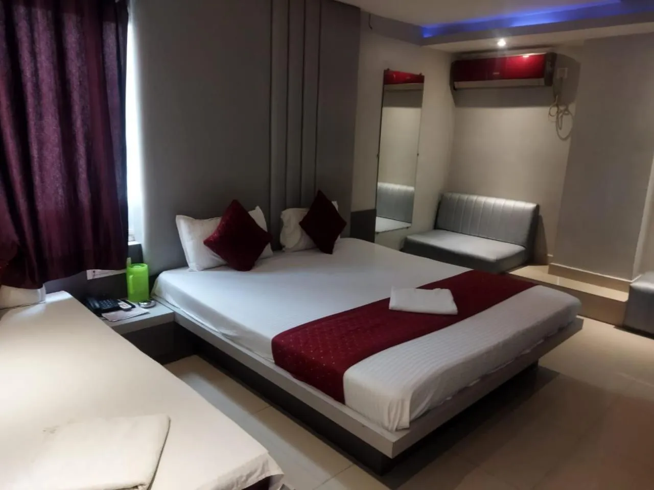 Bedroom, Bed in Divine View