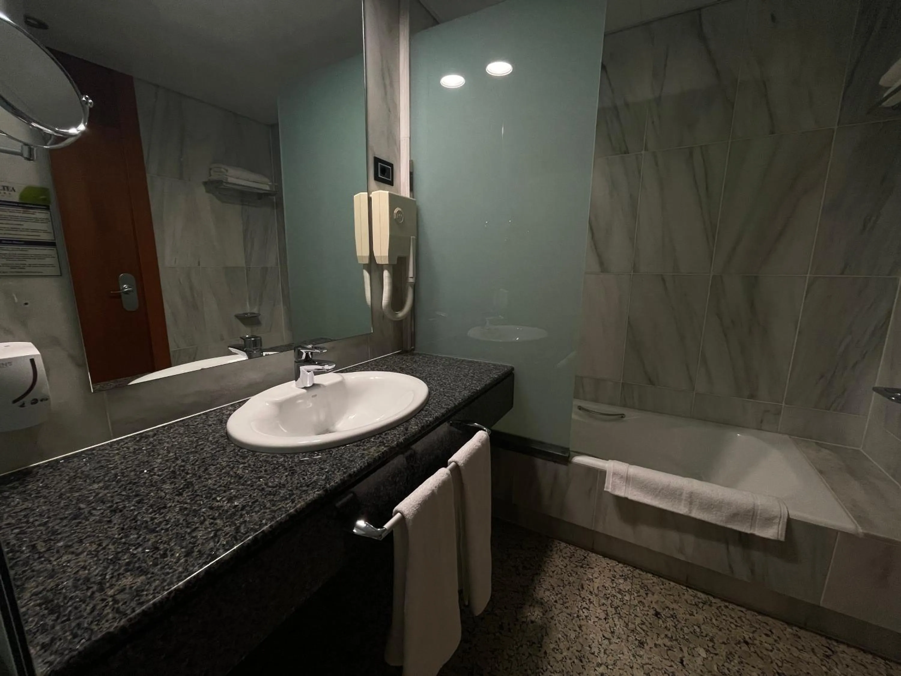 Toilet in Hotel Amaltea by Executive Sport