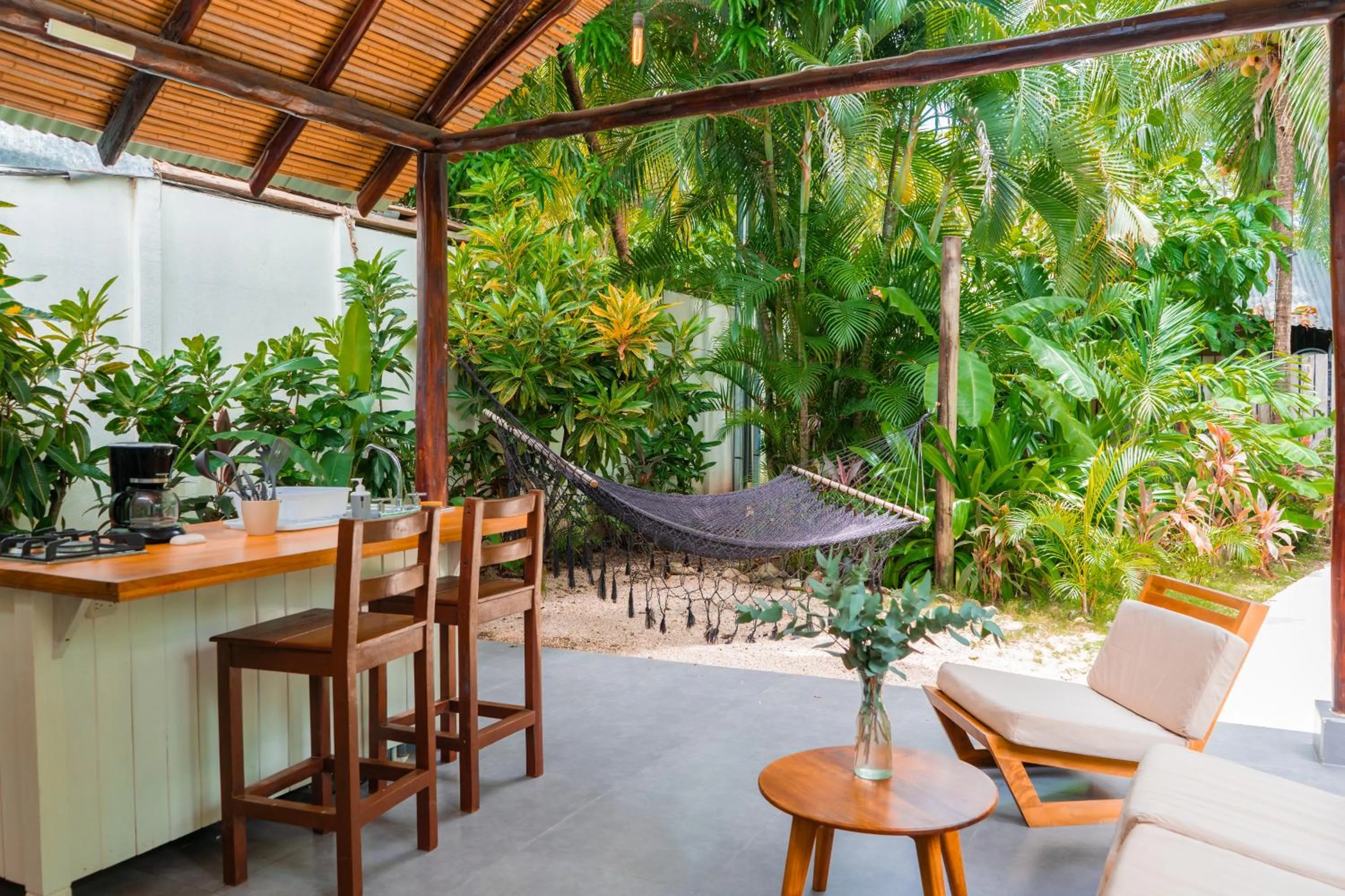 Dining area in Banana Beach Bungalows