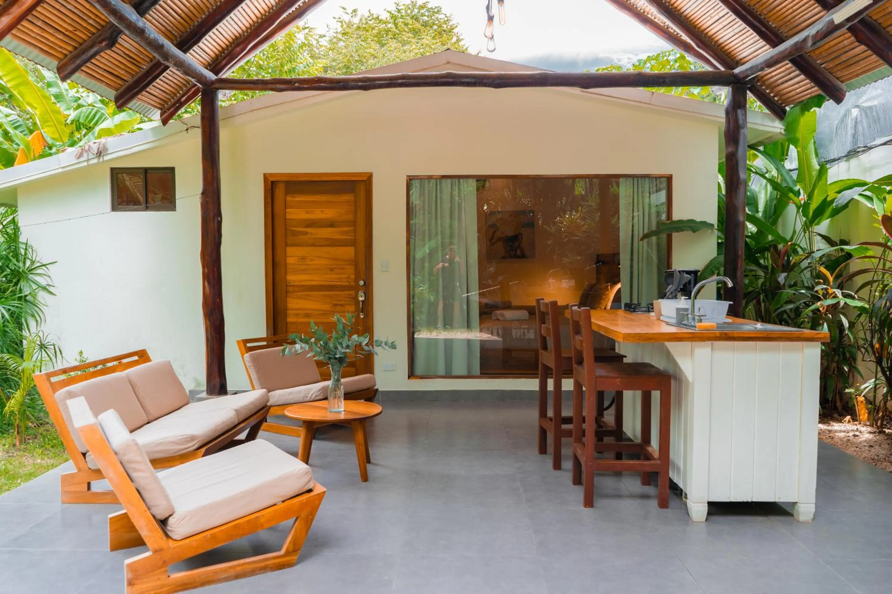 Dining area in Banana Beach Bungalows