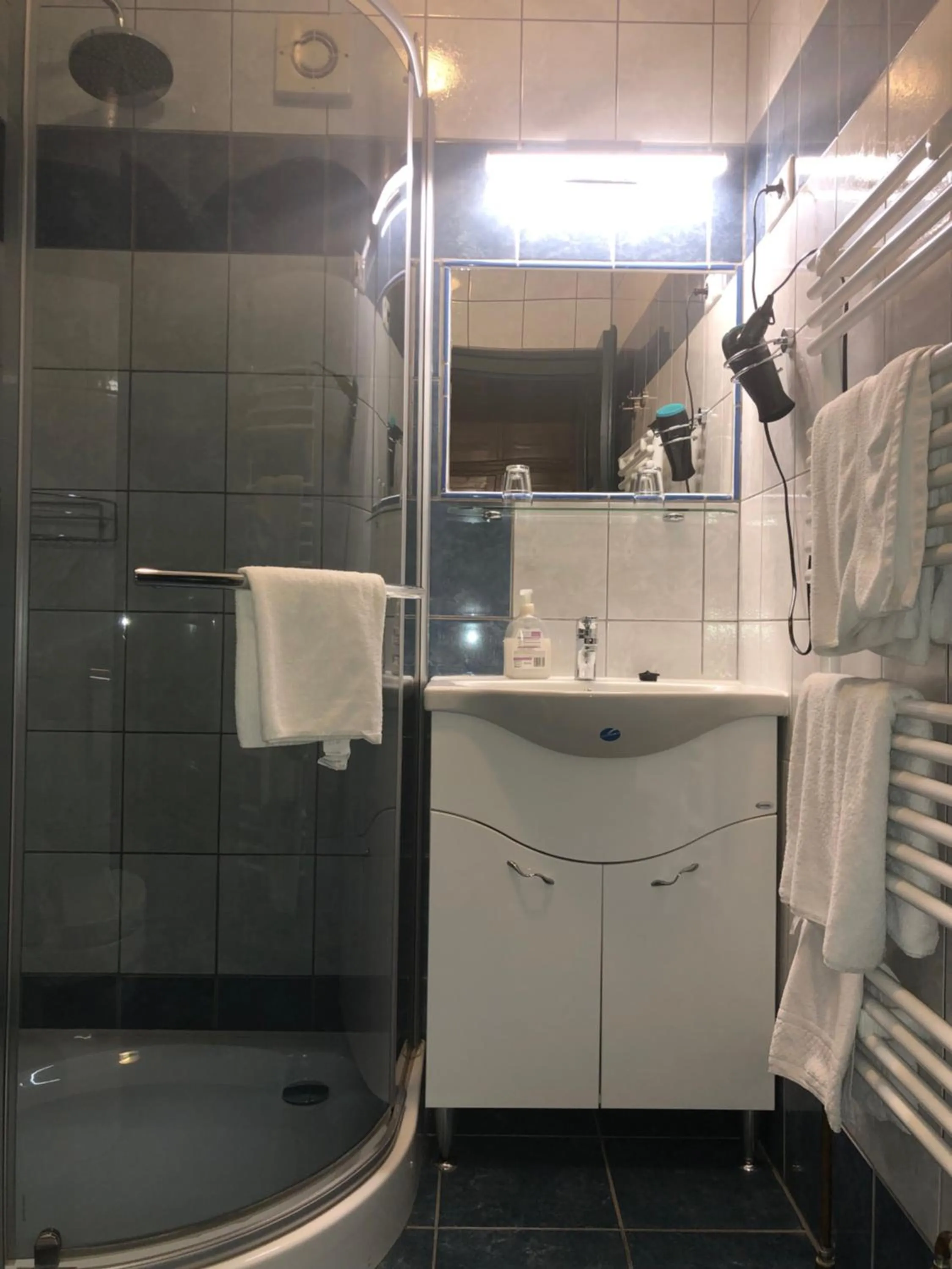 Bathroom in Bacchus Panzió