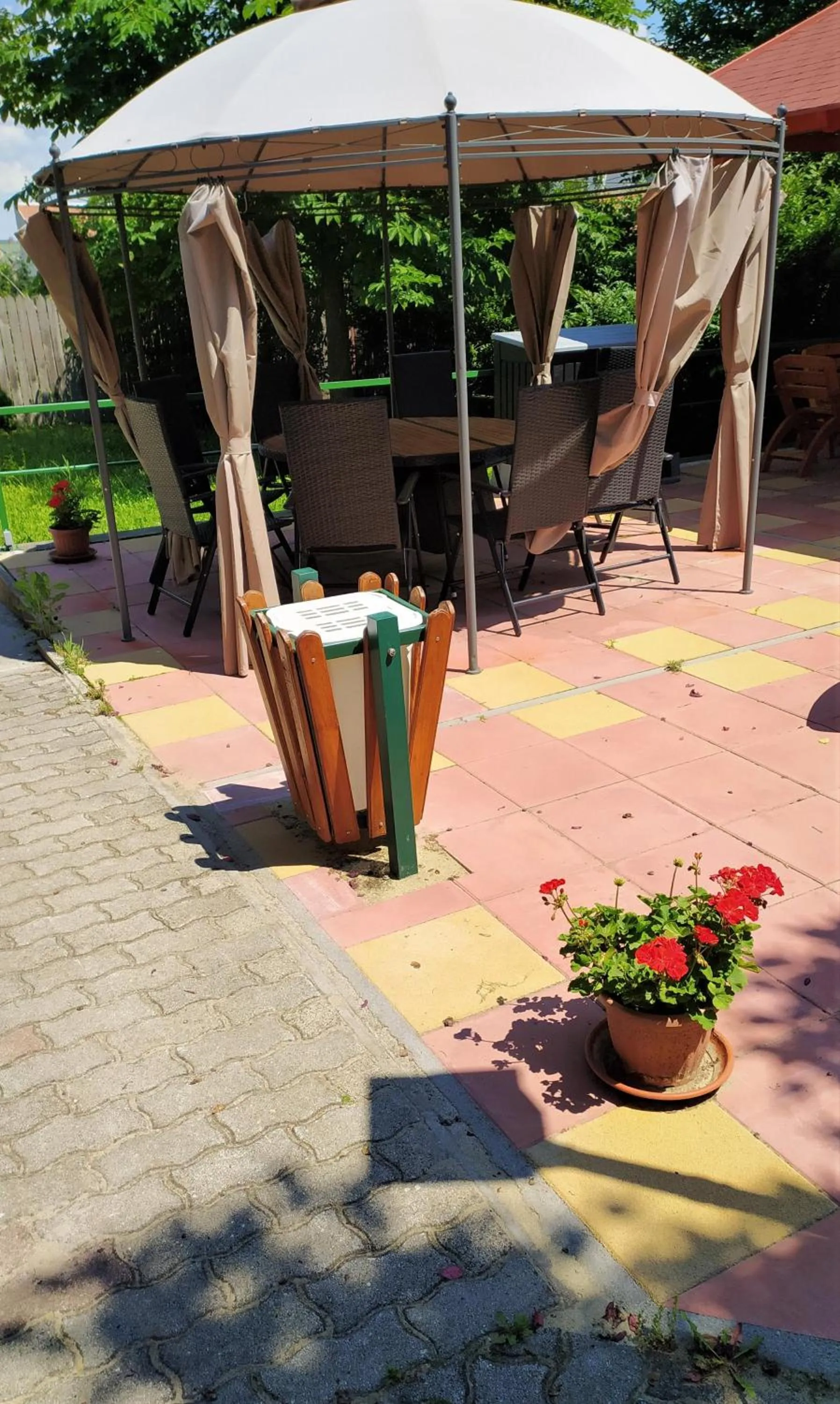 Garden in Bacchus Panzió