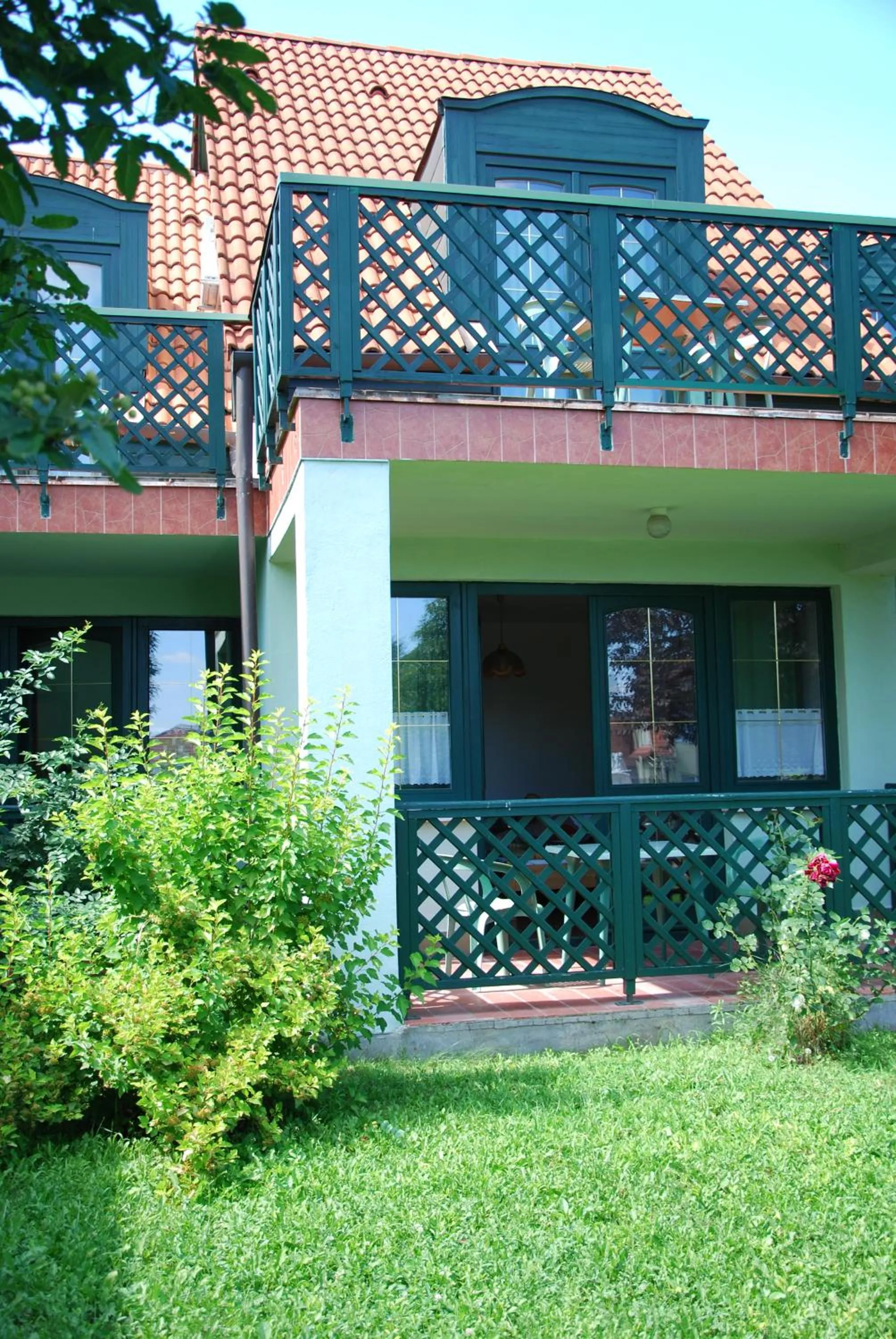 Facade/entrance in Bacchus Panzió