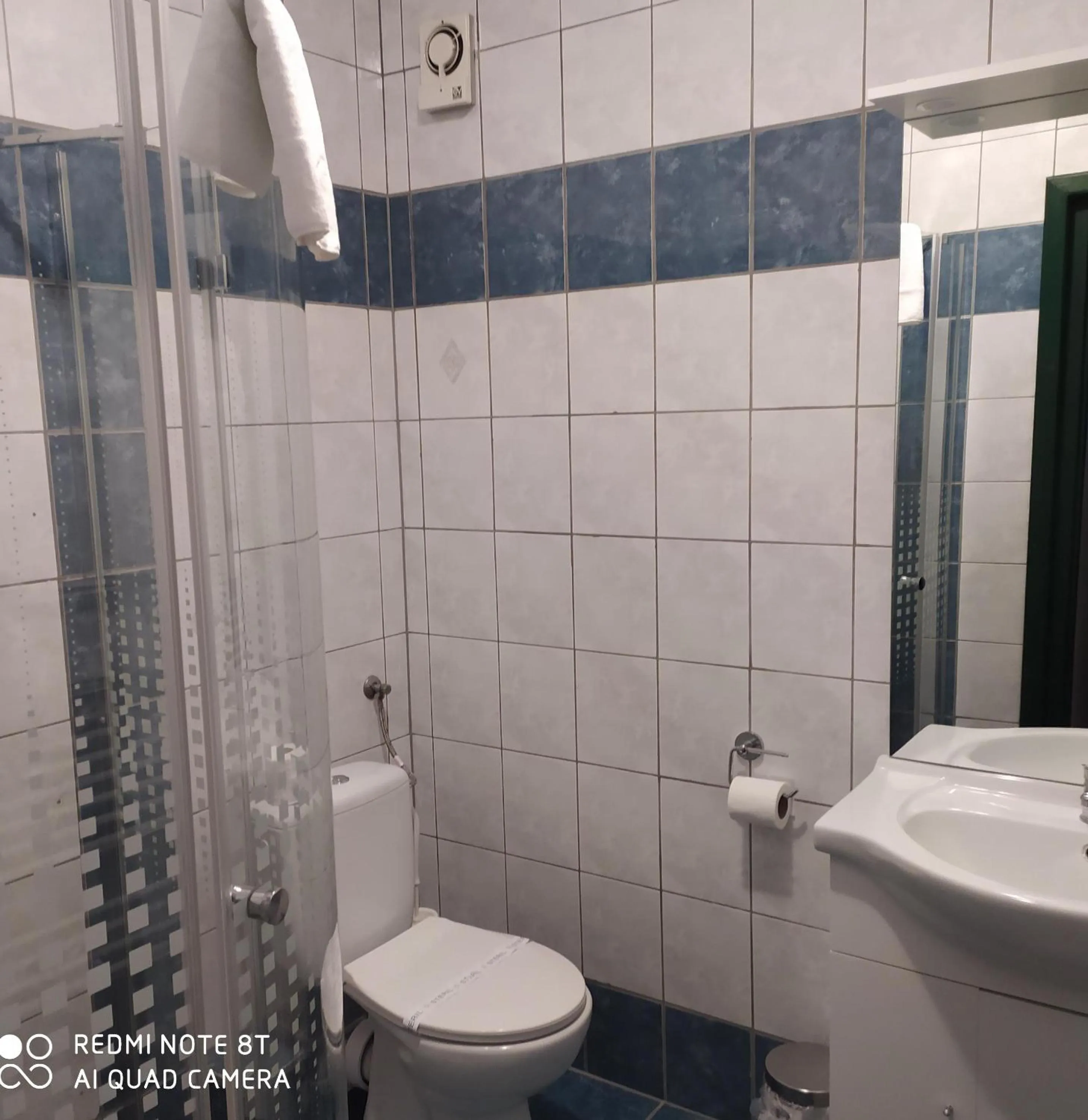 Shower in Bacchus Panzió