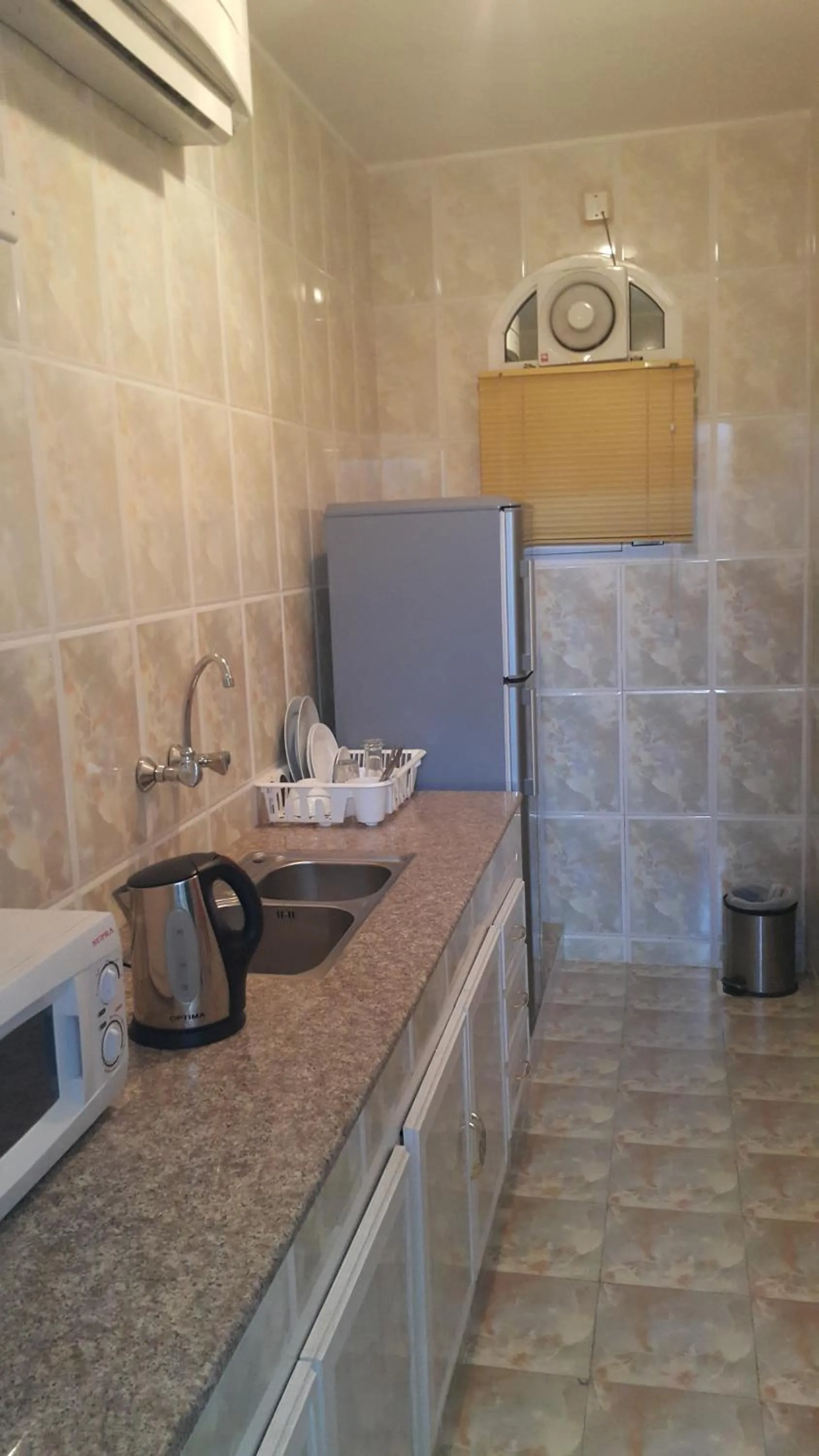 Kitchen or kitchenette in Al Karam Hotel Apartment