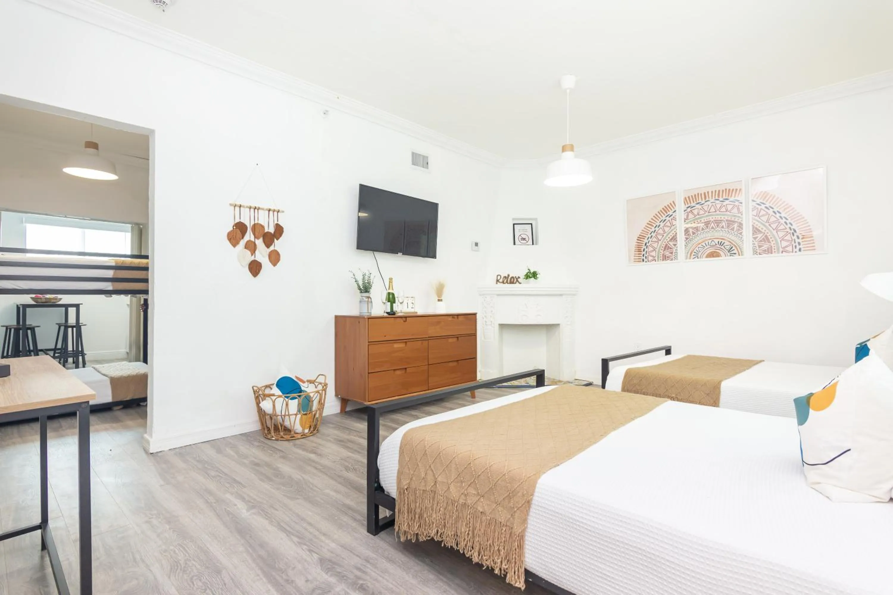 Bedroom, Bed in West Deco