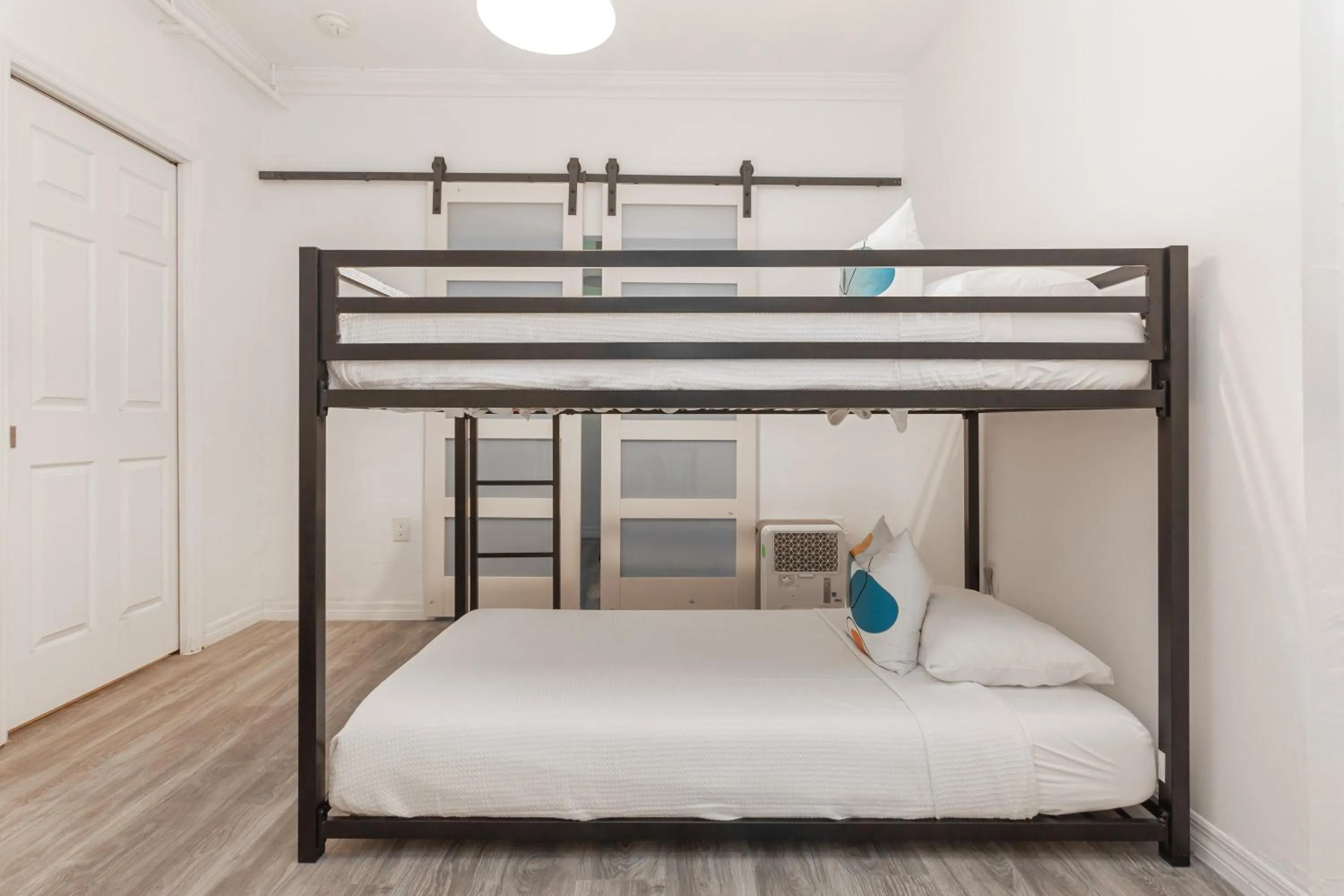 Bedroom, Bed in West Deco