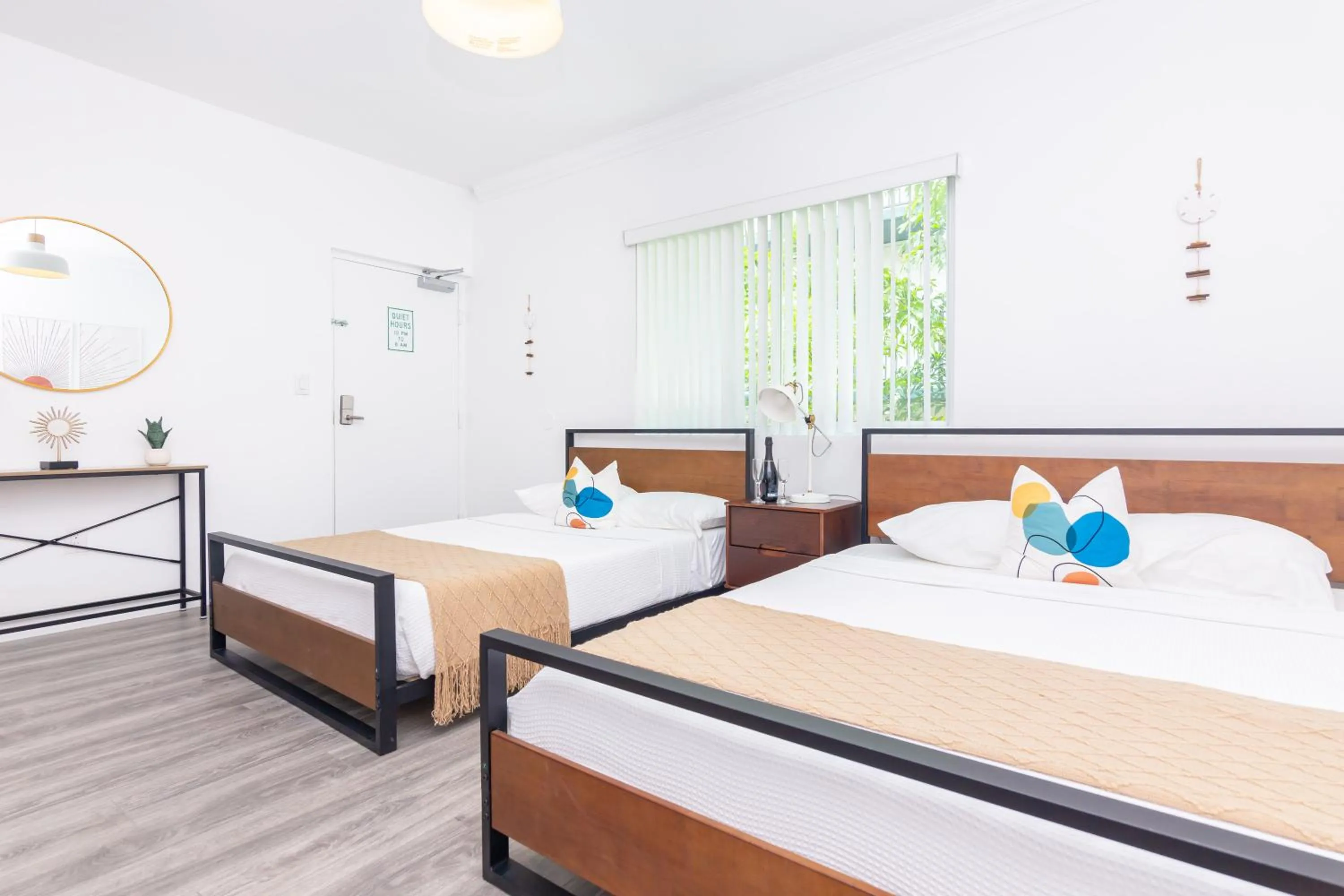 Bedroom, Bed in West Deco